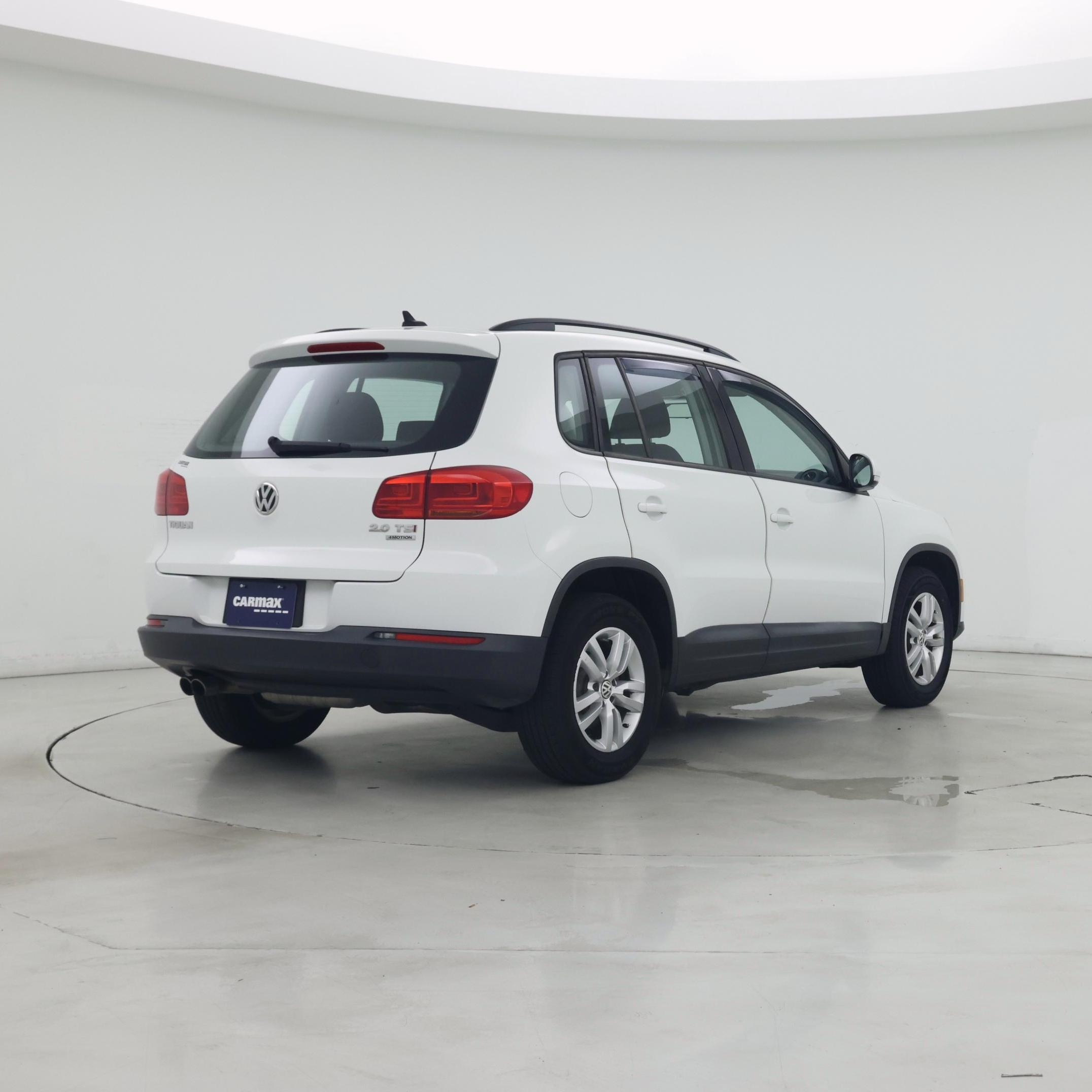 Thumbnail: 2015 Volkswagen Tiguan - 8