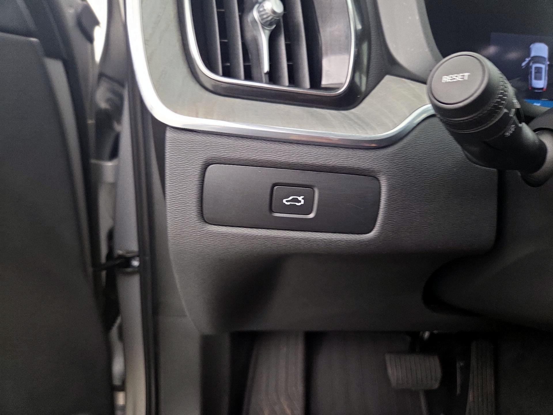 Thumbnail: 2025 Volvo XC60 - 13