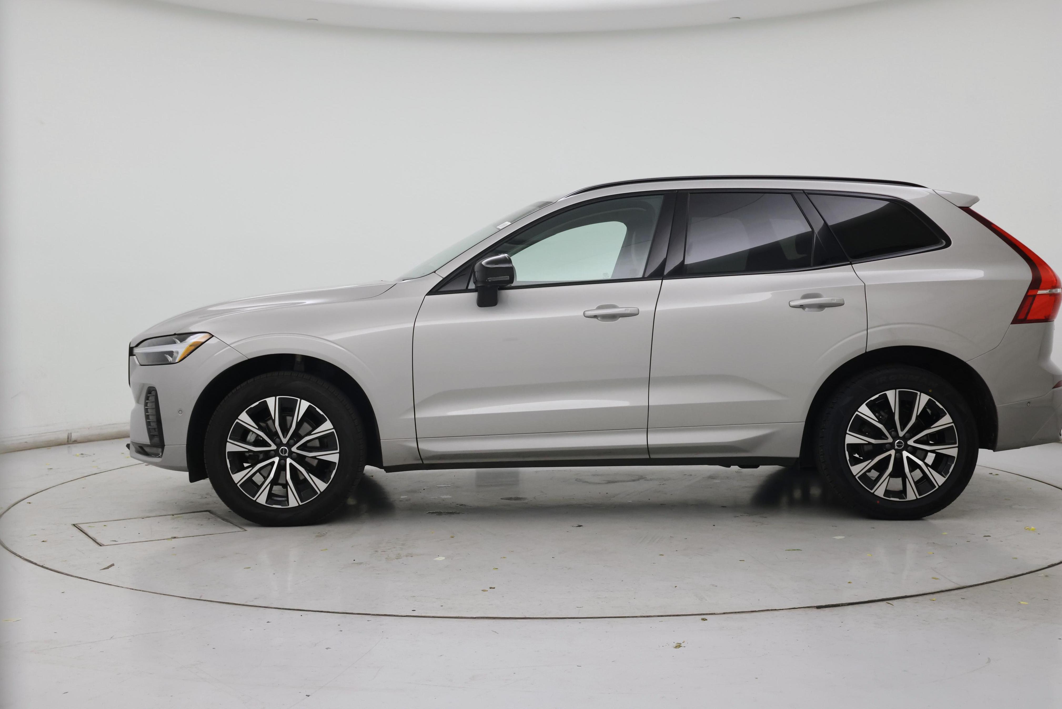 Thumbnail: 2025 Volvo XC60 - 3
