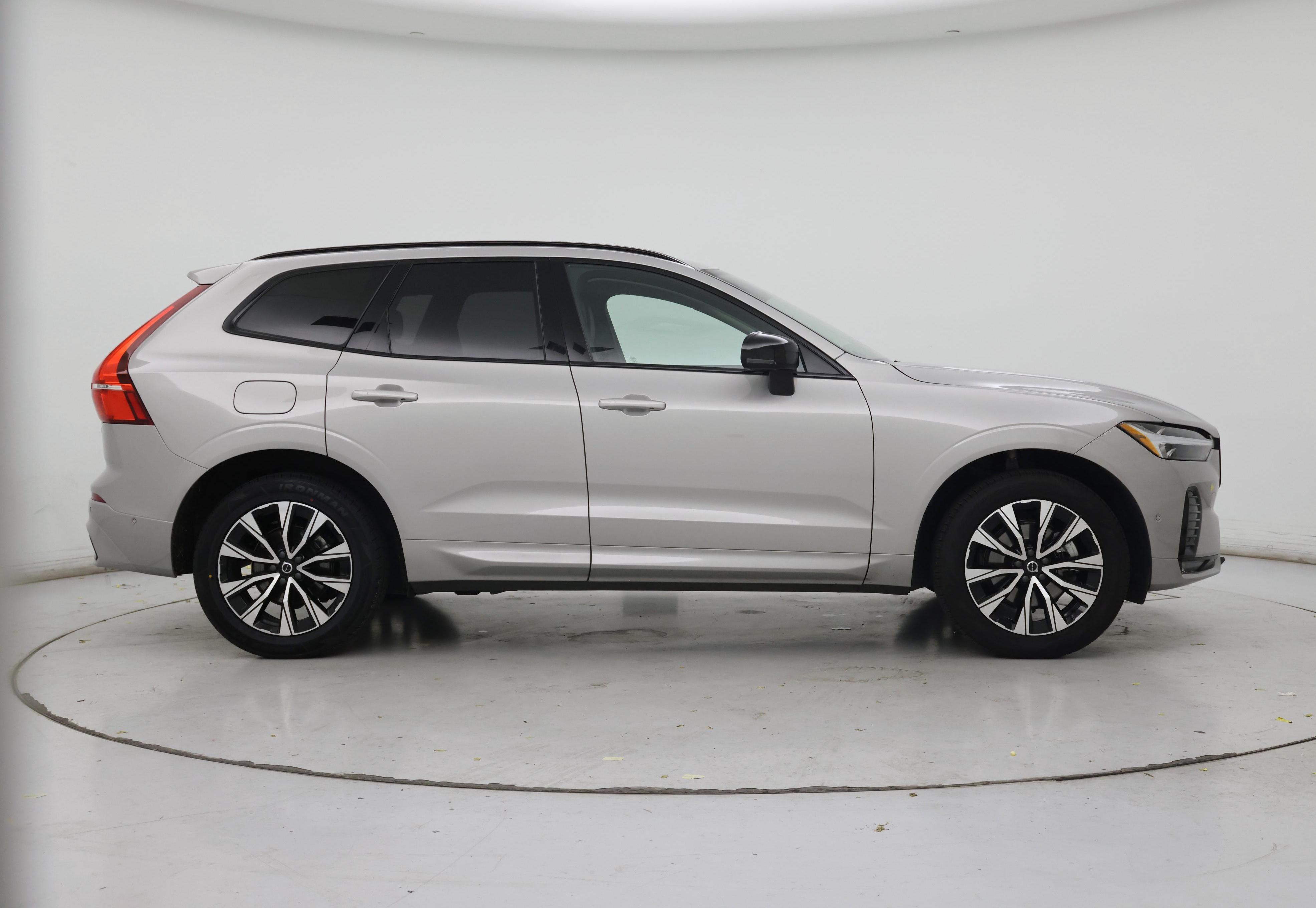 Thumbnail: 2025 Volvo XC60 - 7