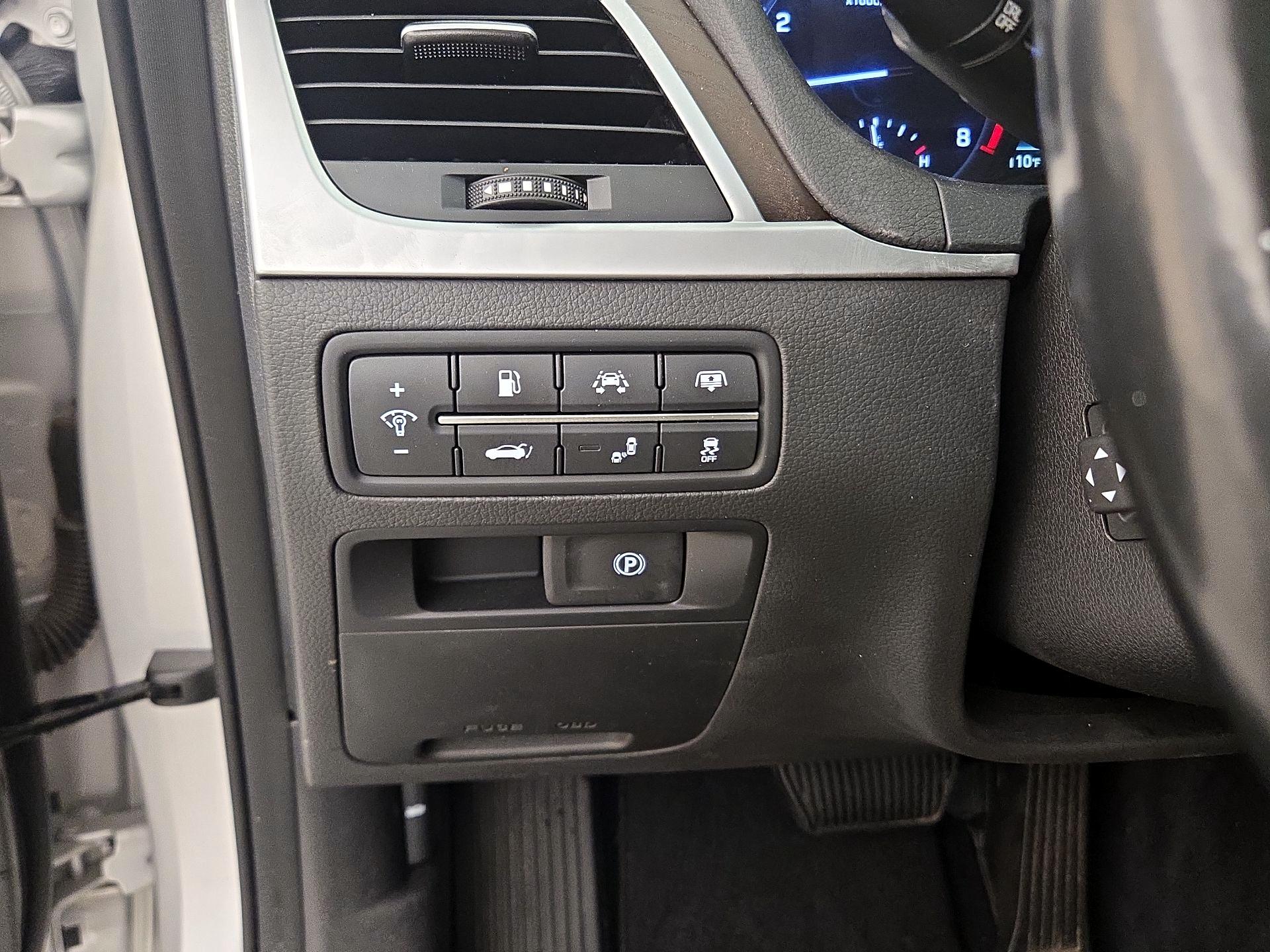 Thumbnail: 2018 Genesis G80 - 13