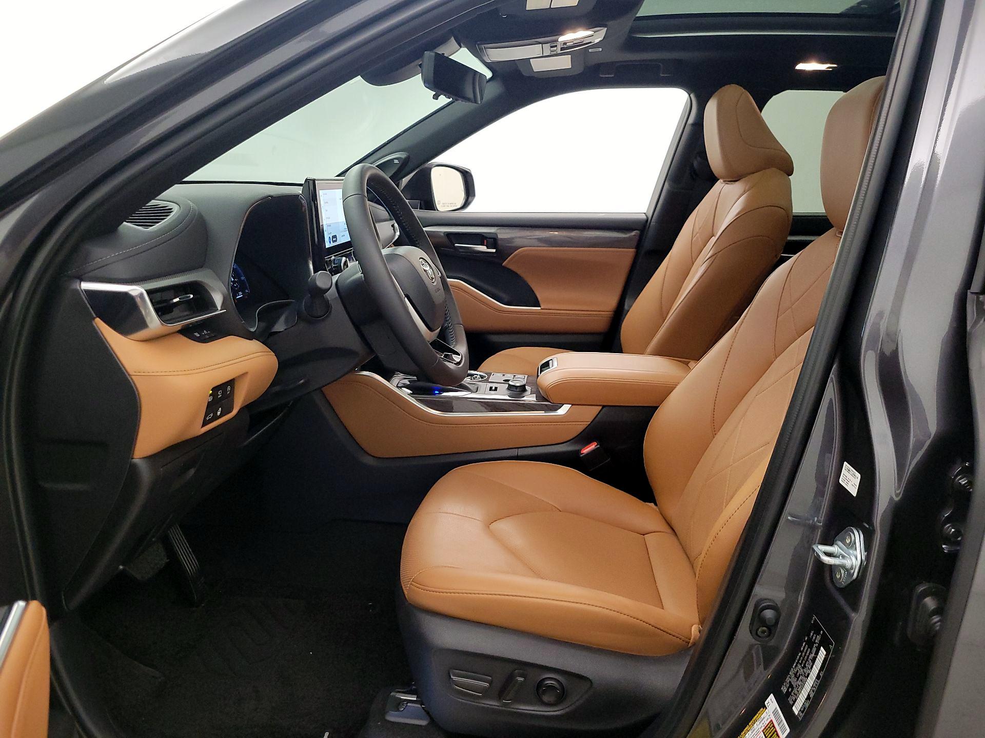 Thumbnail: 2025 Toyota Highlander - 11