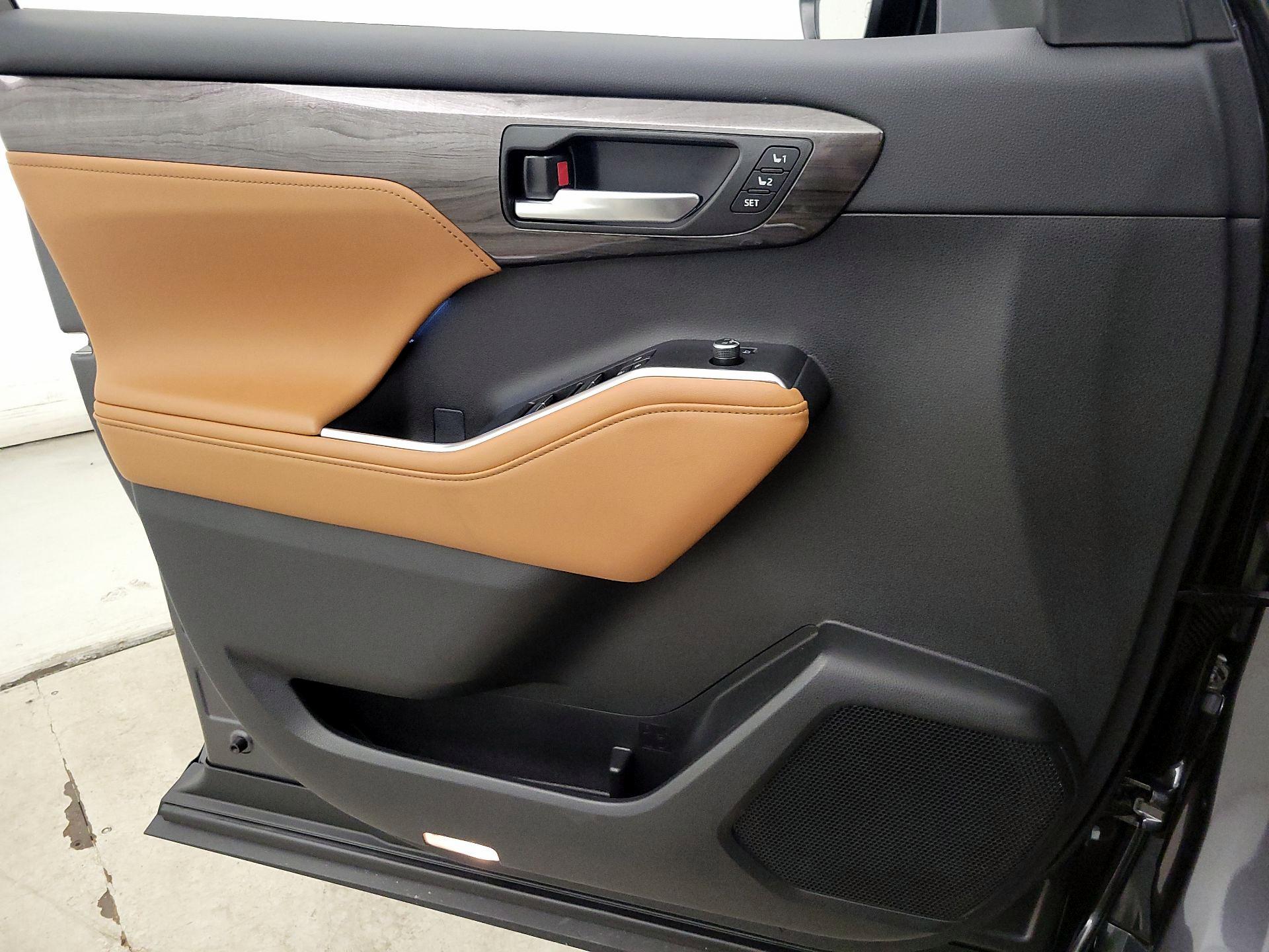 Thumbnail: 2025 Toyota Highlander - 12
