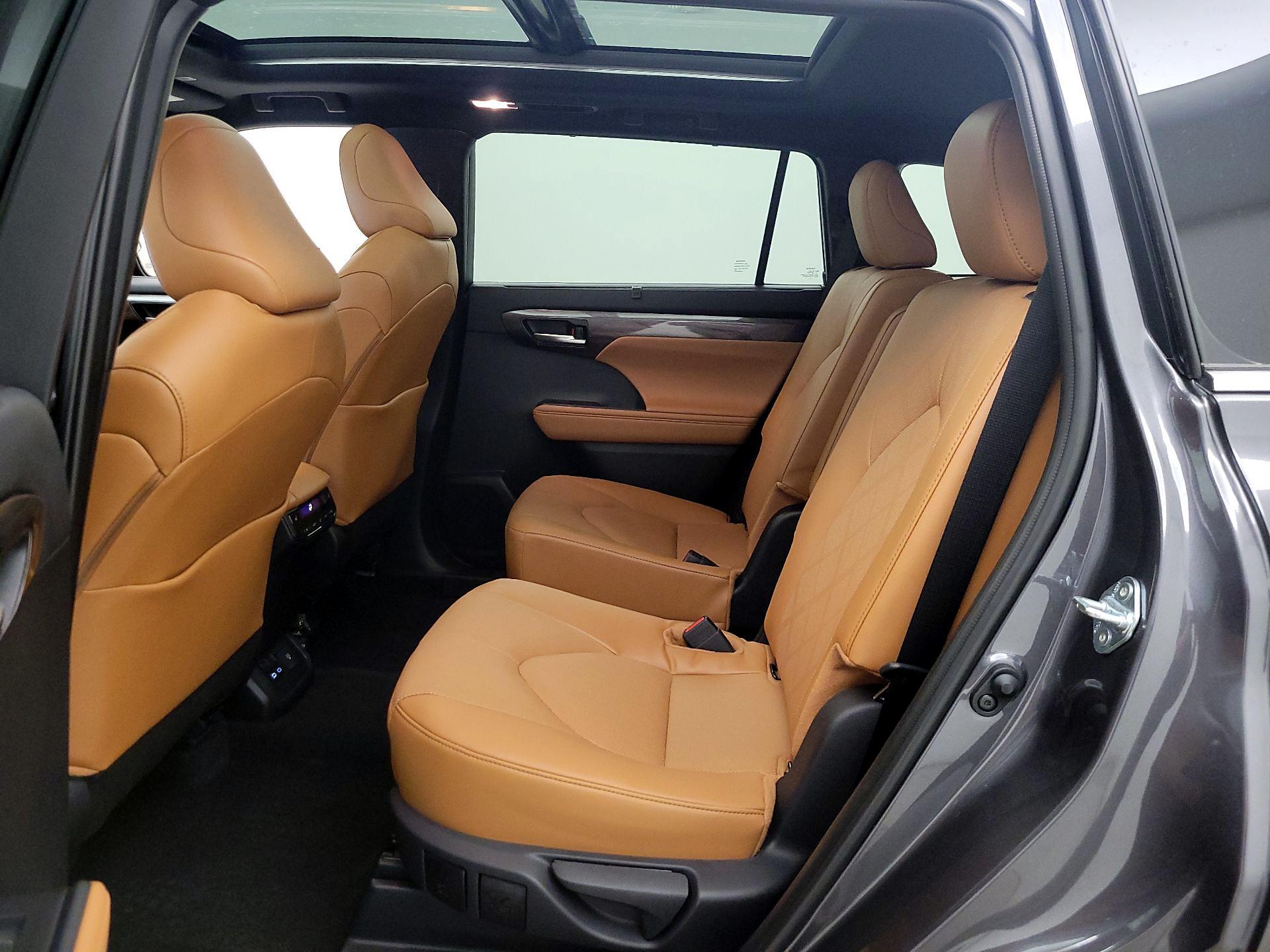 Thumbnail: 2025 Toyota Highlander - 20
