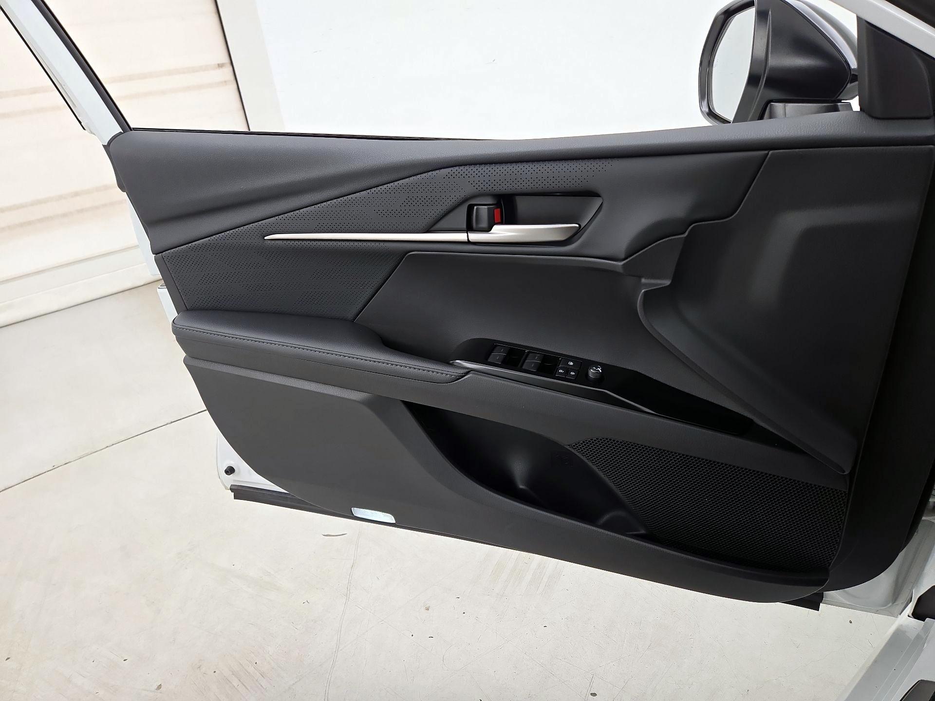 Thumbnail: 2025 Toyota Camry - 12