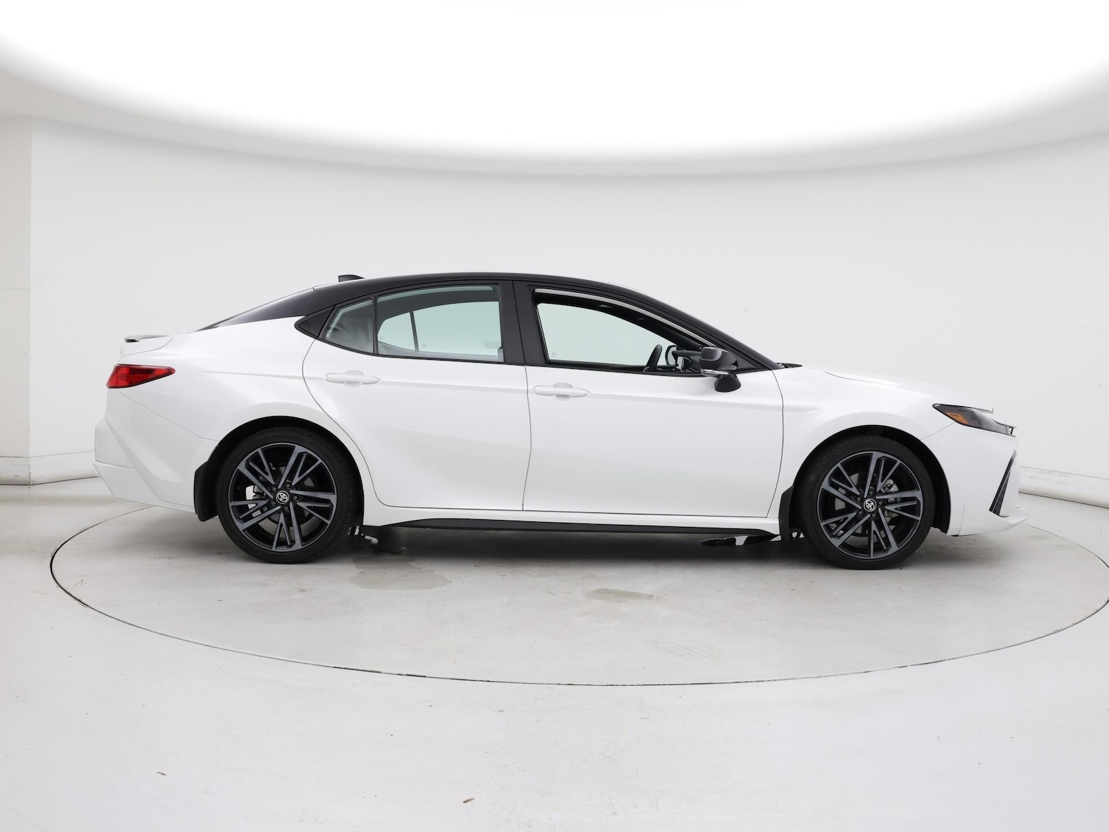 2025 Toyota Camry XSE - Photo 8