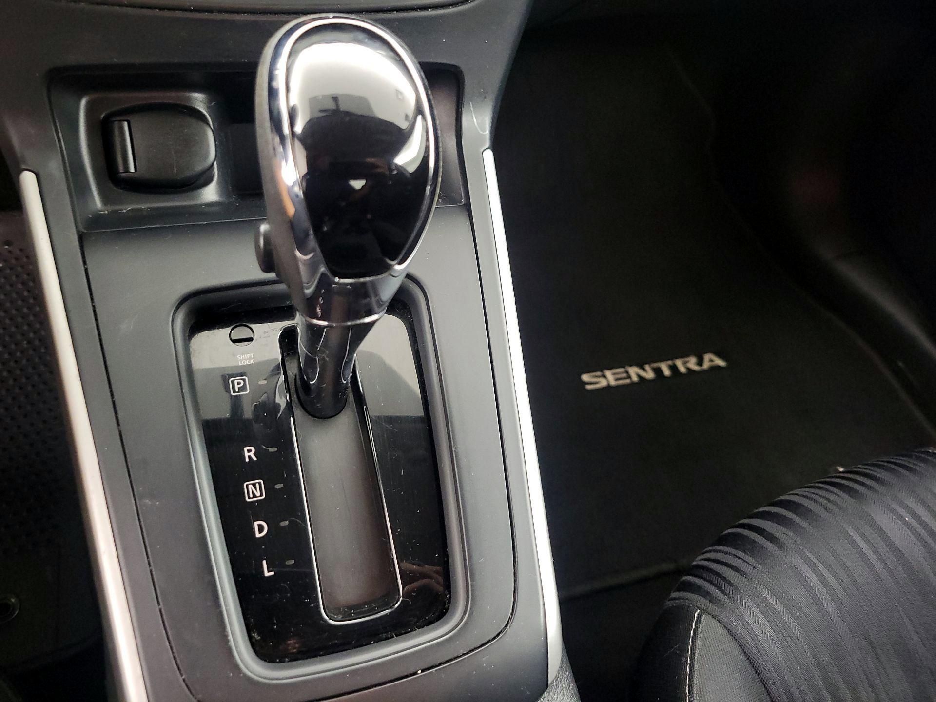 Thumbnail: 2018 Nissan Sentra - 17