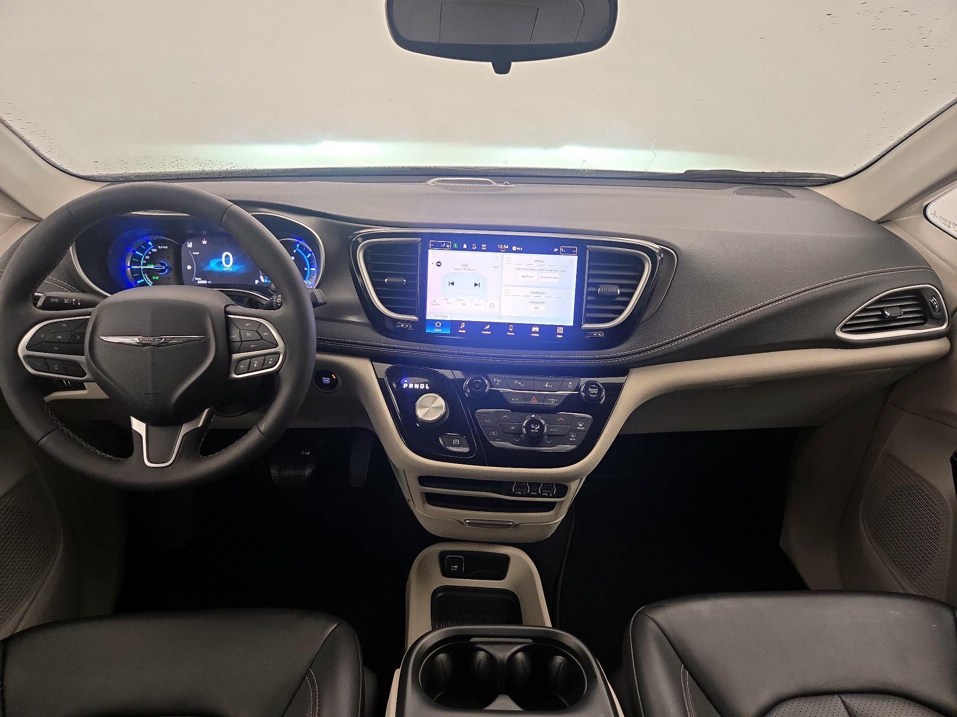 Thumbnail: 2023 Chrysler Pacifica - 9