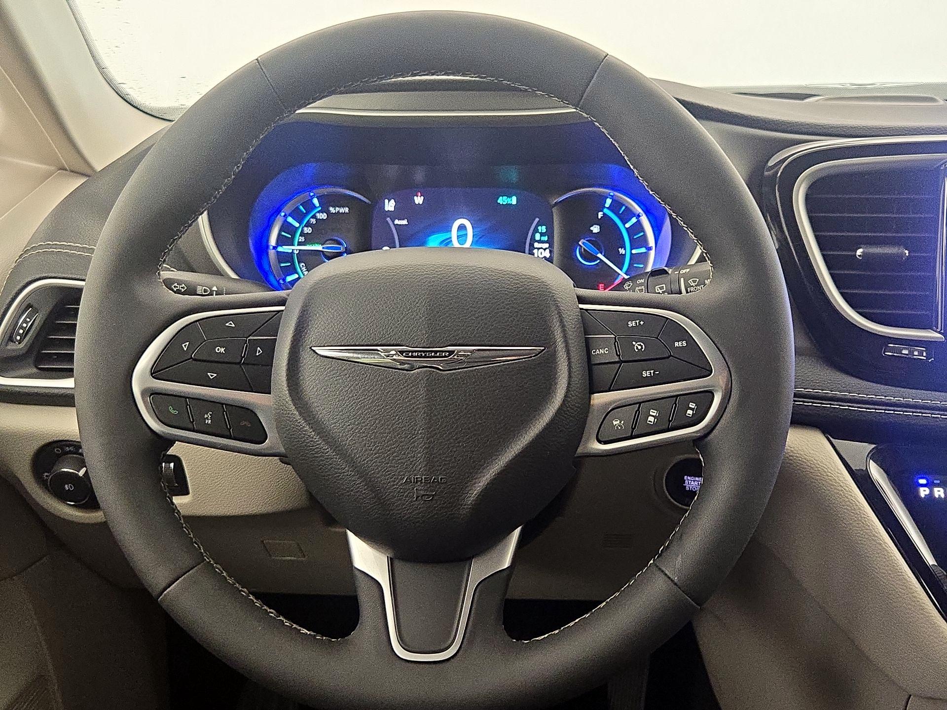 Thumbnail: 2023 Chrysler Pacifica - 10