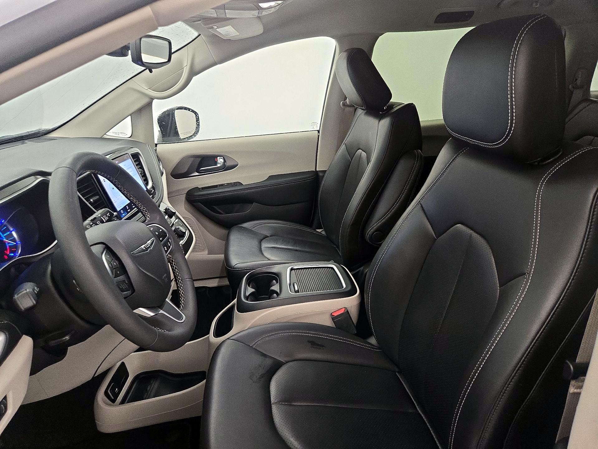 Thumbnail: 2023 Chrysler Pacifica - 11