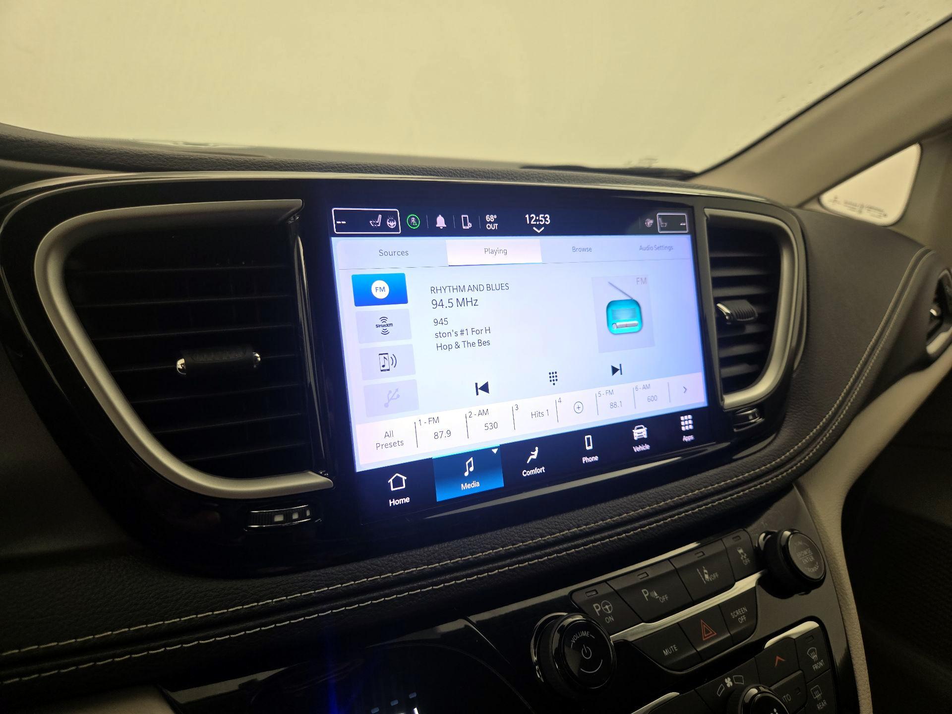 Thumbnail: 2023 Chrysler Pacifica - 15