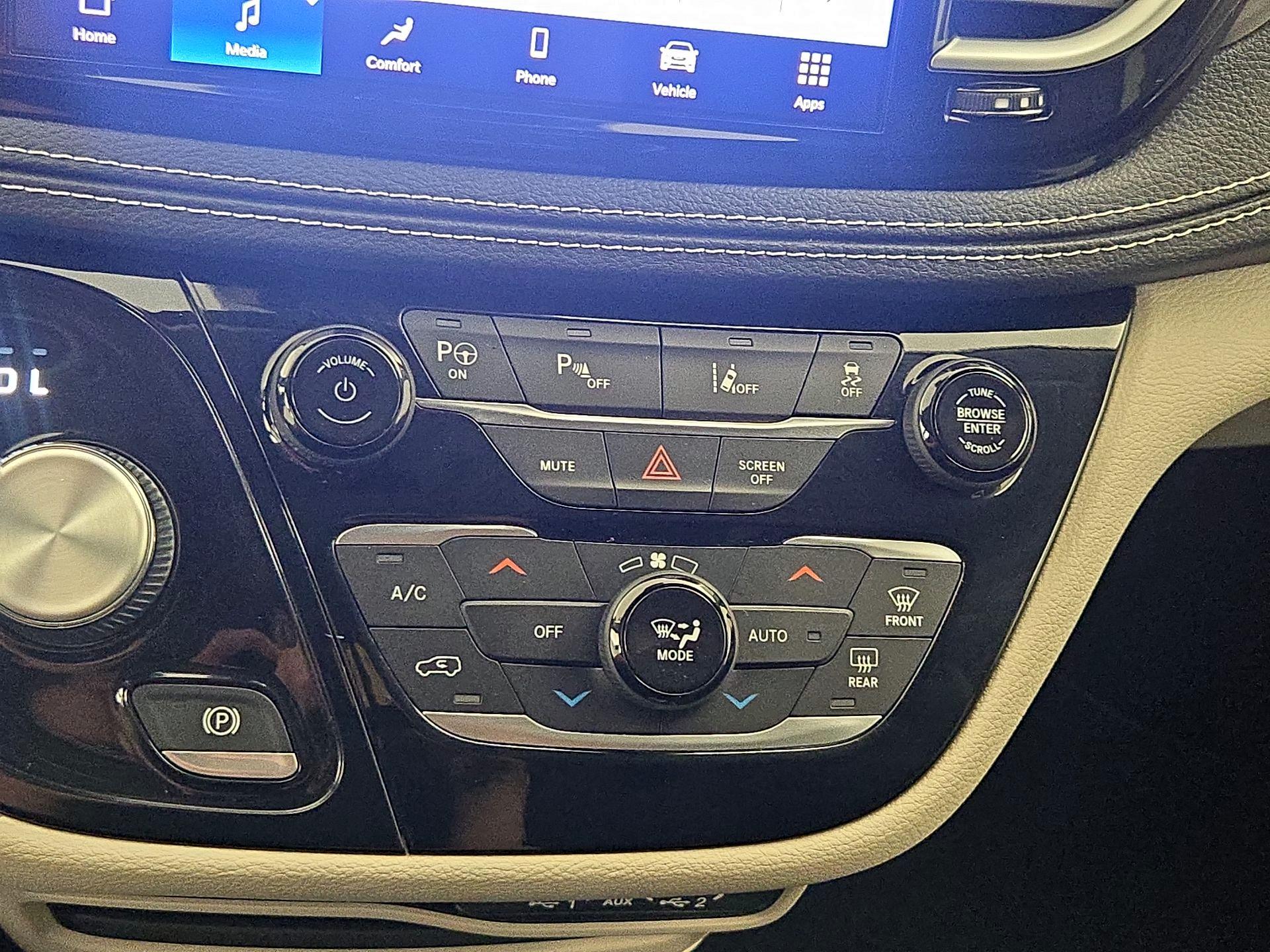 Thumbnail: 2023 Chrysler Pacifica - 16