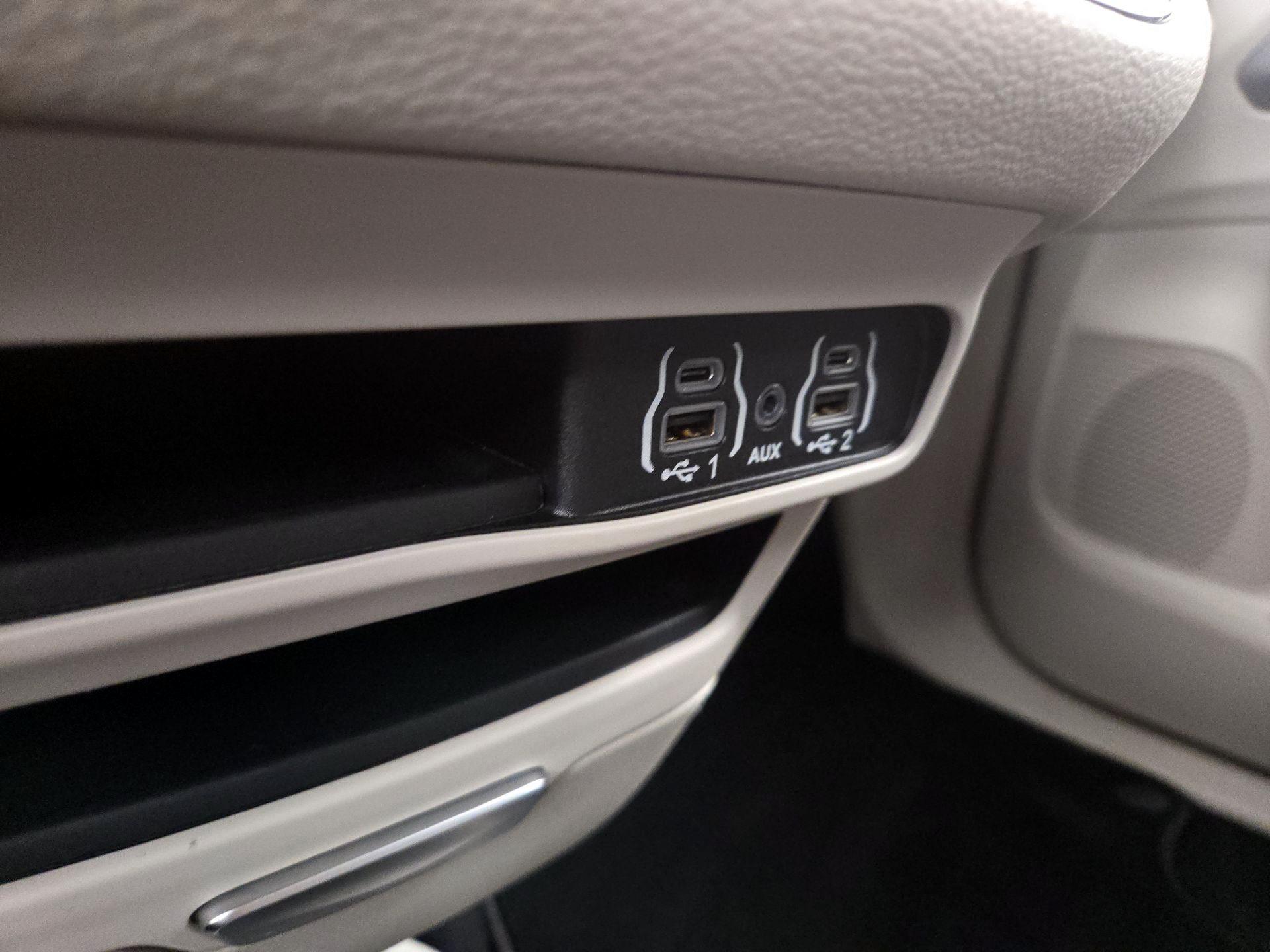 Thumbnail: 2023 Chrysler Pacifica - 18