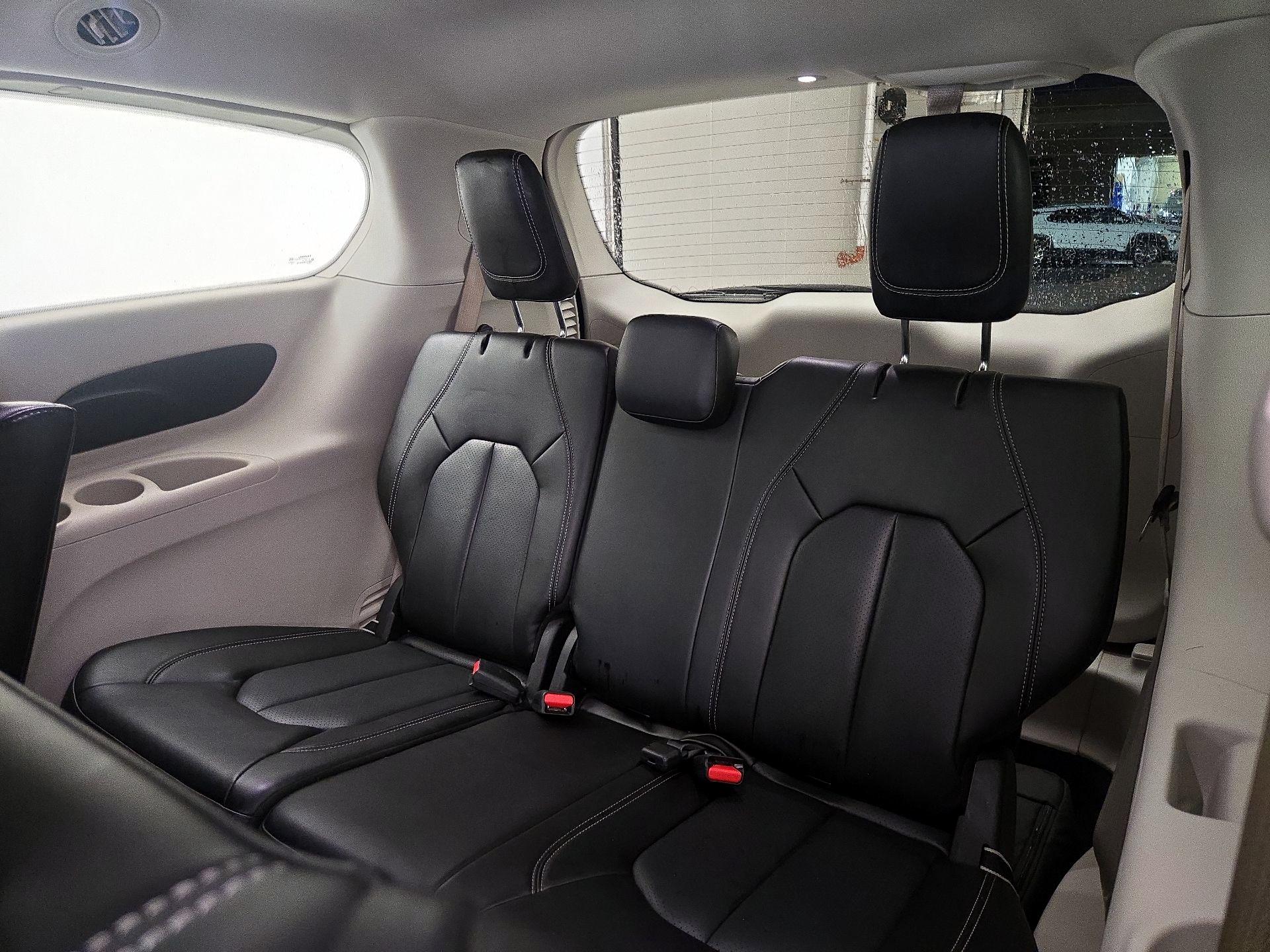 Thumbnail: 2023 Chrysler Pacifica - 20