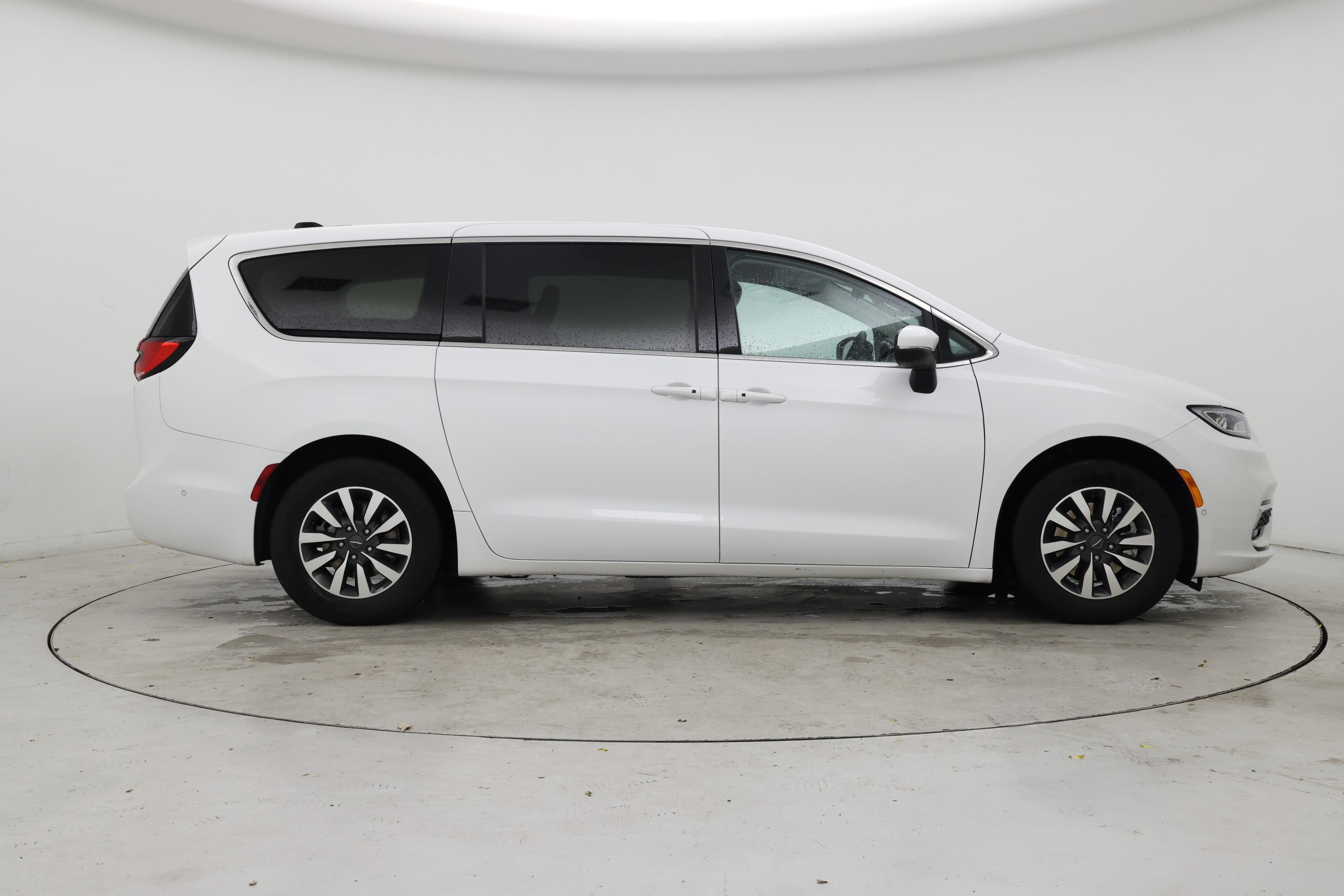Thumbnail: 2023 Chrysler Pacifica - 7