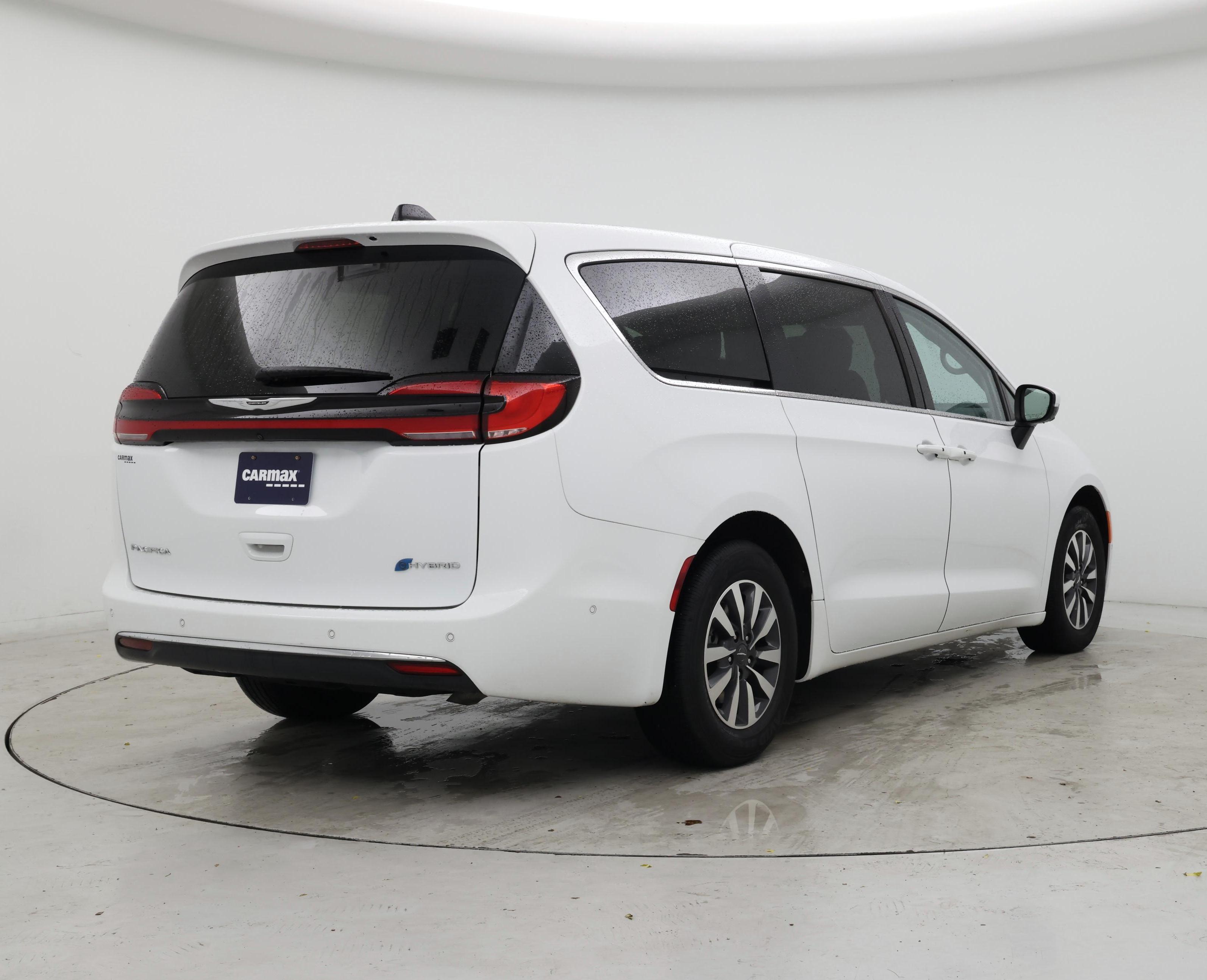 Thumbnail: 2023 Chrysler Pacifica - 8