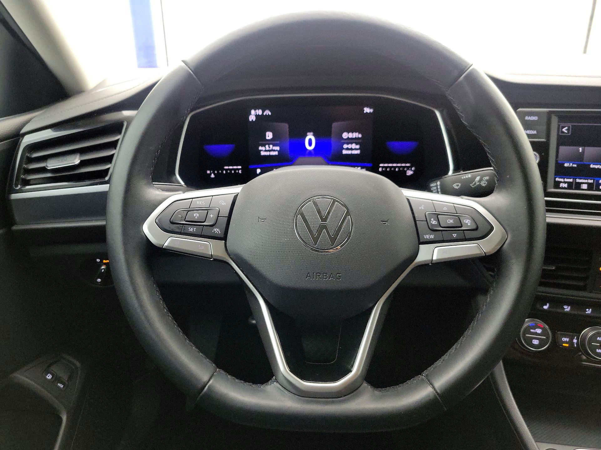 Thumbnail: 2022 Volkswagen Jetta - 10