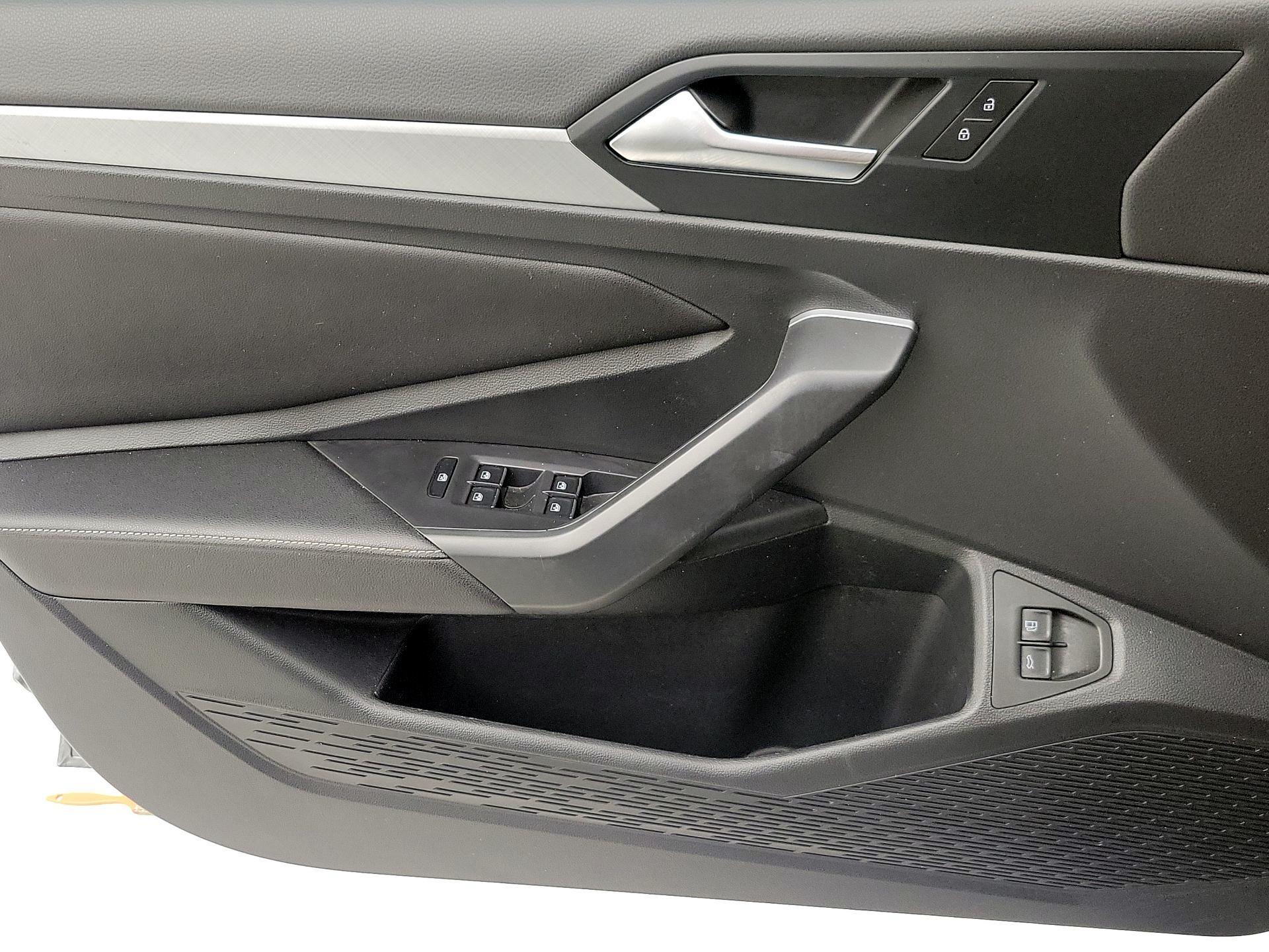 Thumbnail: 2022 Volkswagen Jetta - 12
