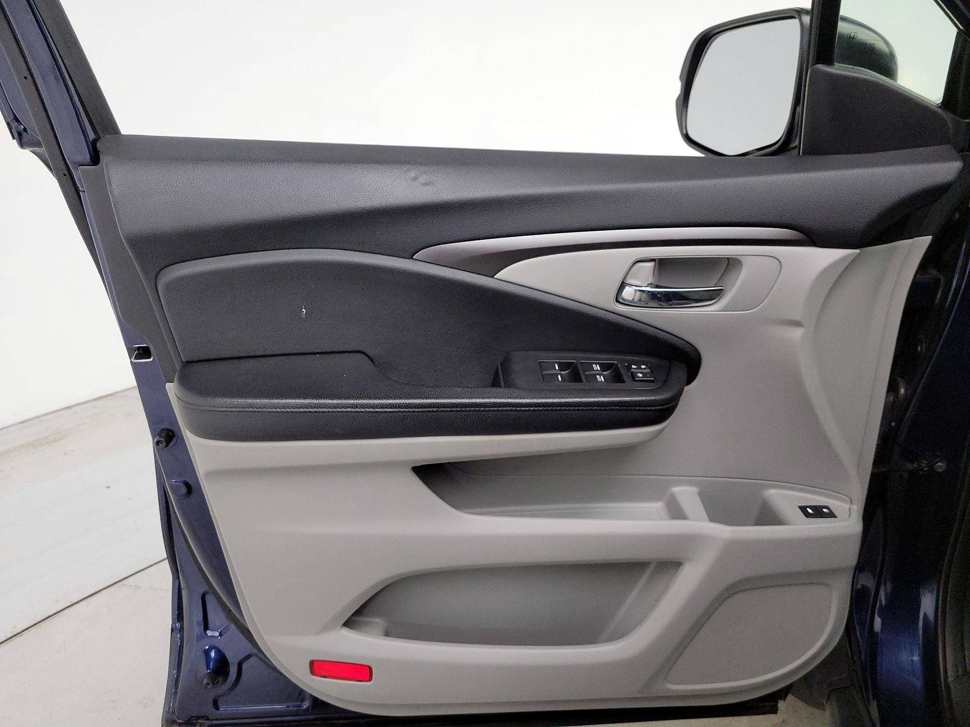 Thumbnail: 2018 Honda Pilot - 12