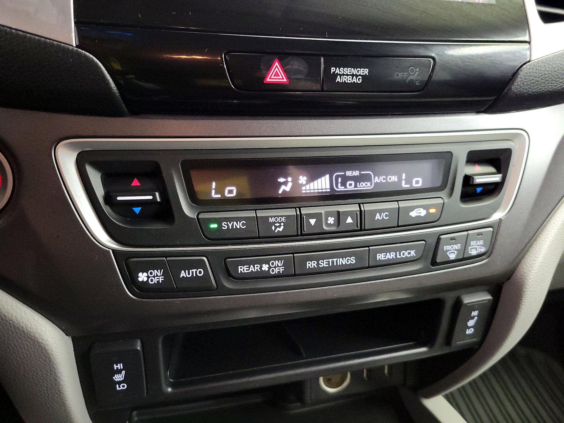 Thumbnail: 2018 Honda Pilot - 16