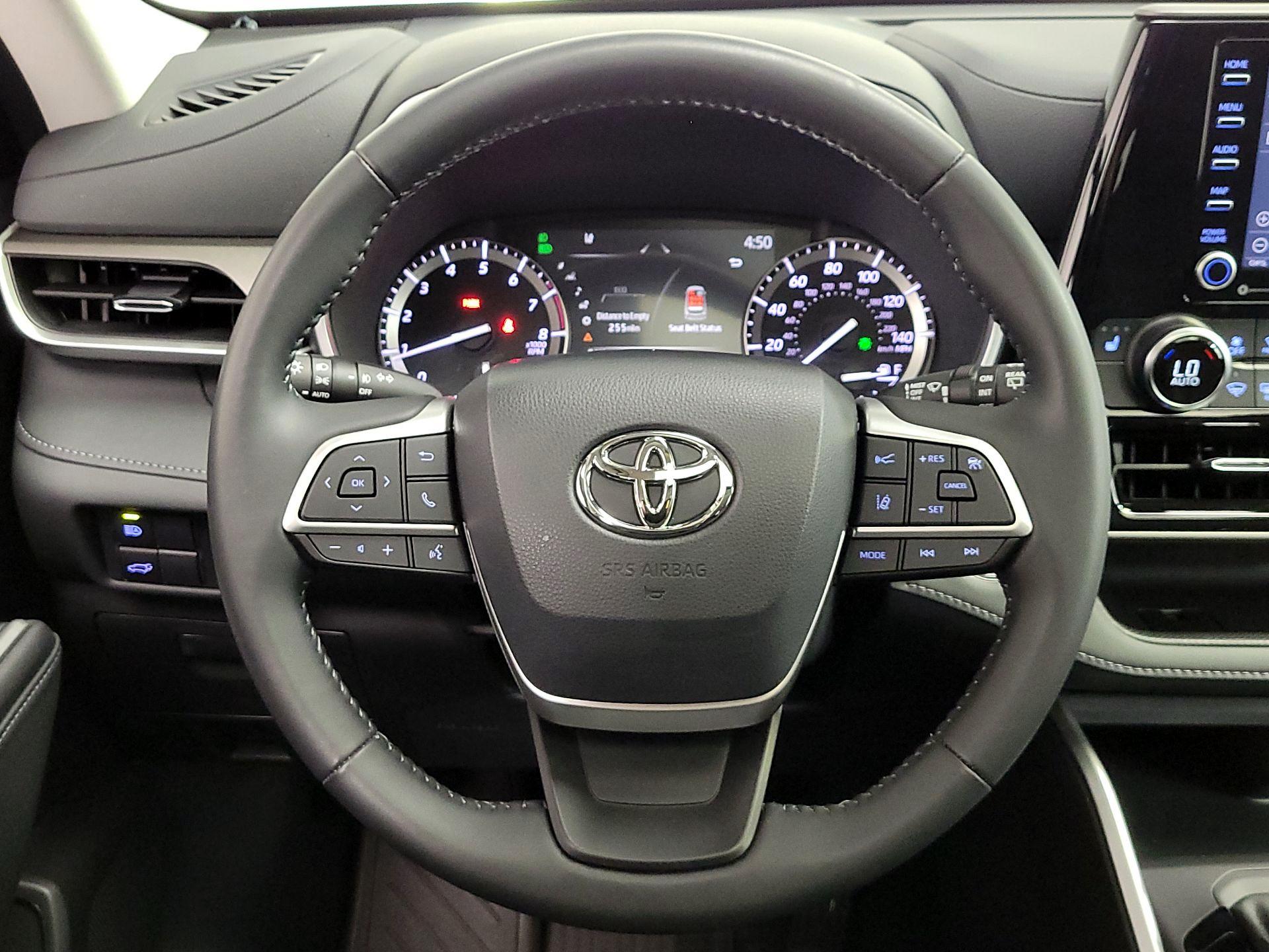Thumbnail: 2022 Toyota Highlander - 10