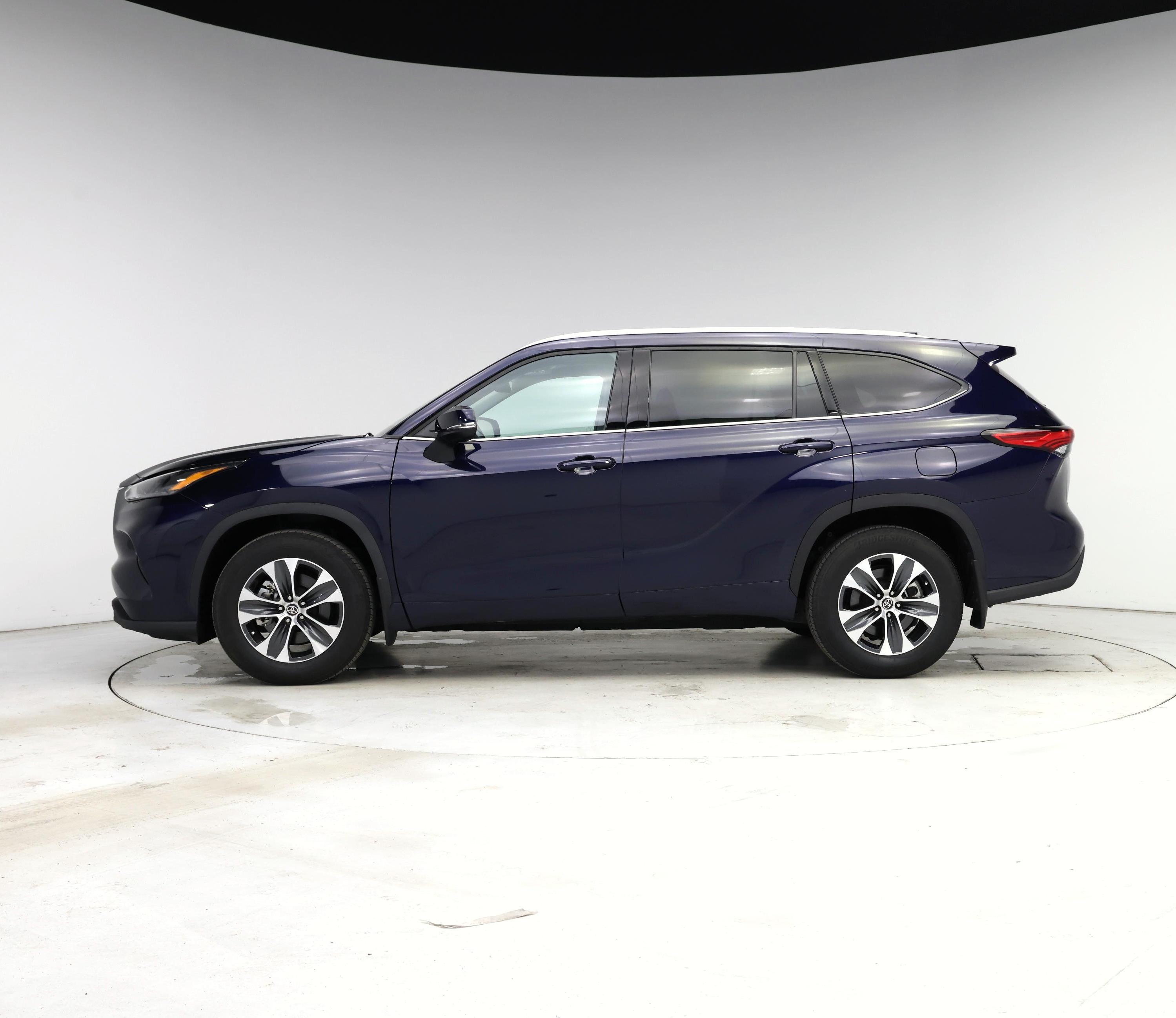 Thumbnail: 2022 Toyota Highlander - 3