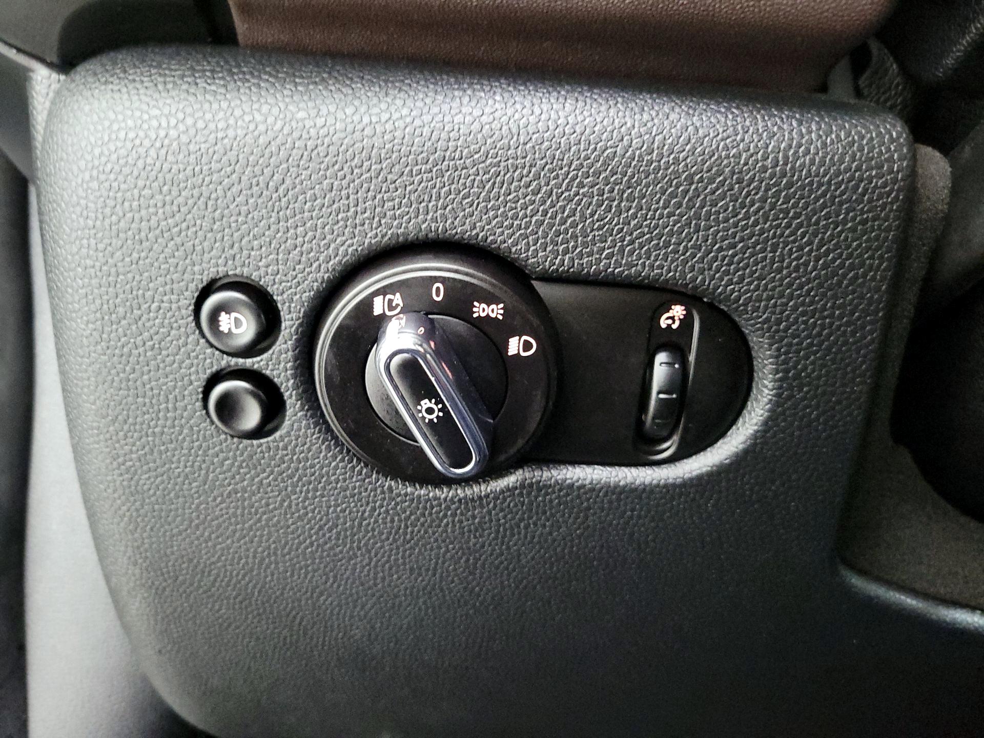 Thumbnail: 2015 MINI Cooper Hardtop - 13