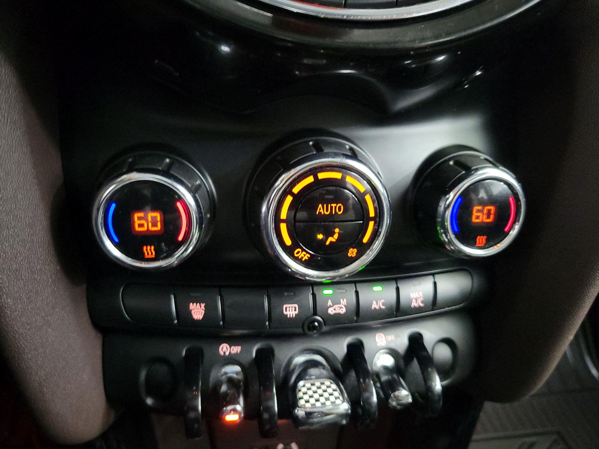 Thumbnail: 2015 MINI Cooper Hardtop - 16