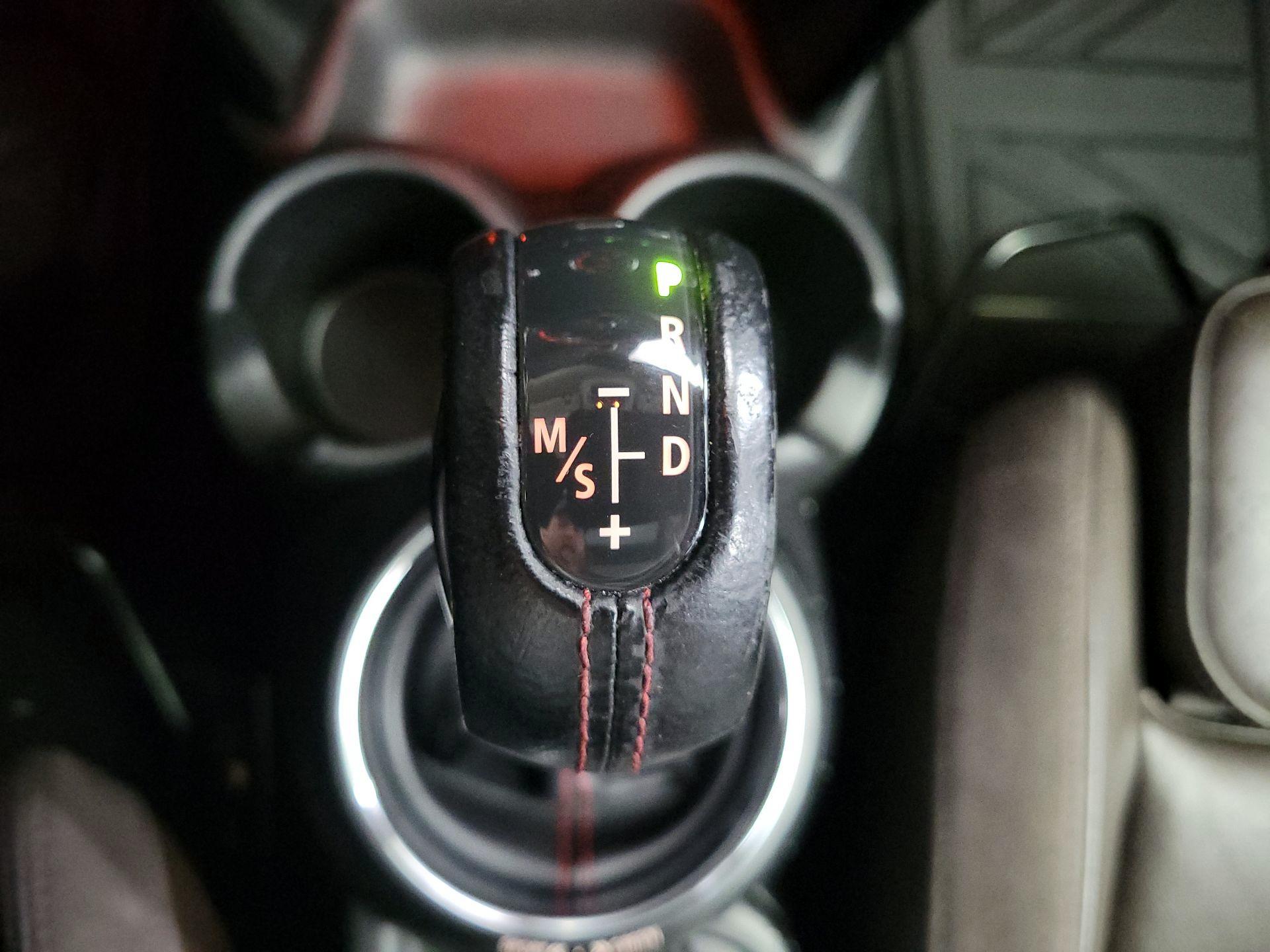 Thumbnail: 2015 MINI Cooper Hardtop - 17