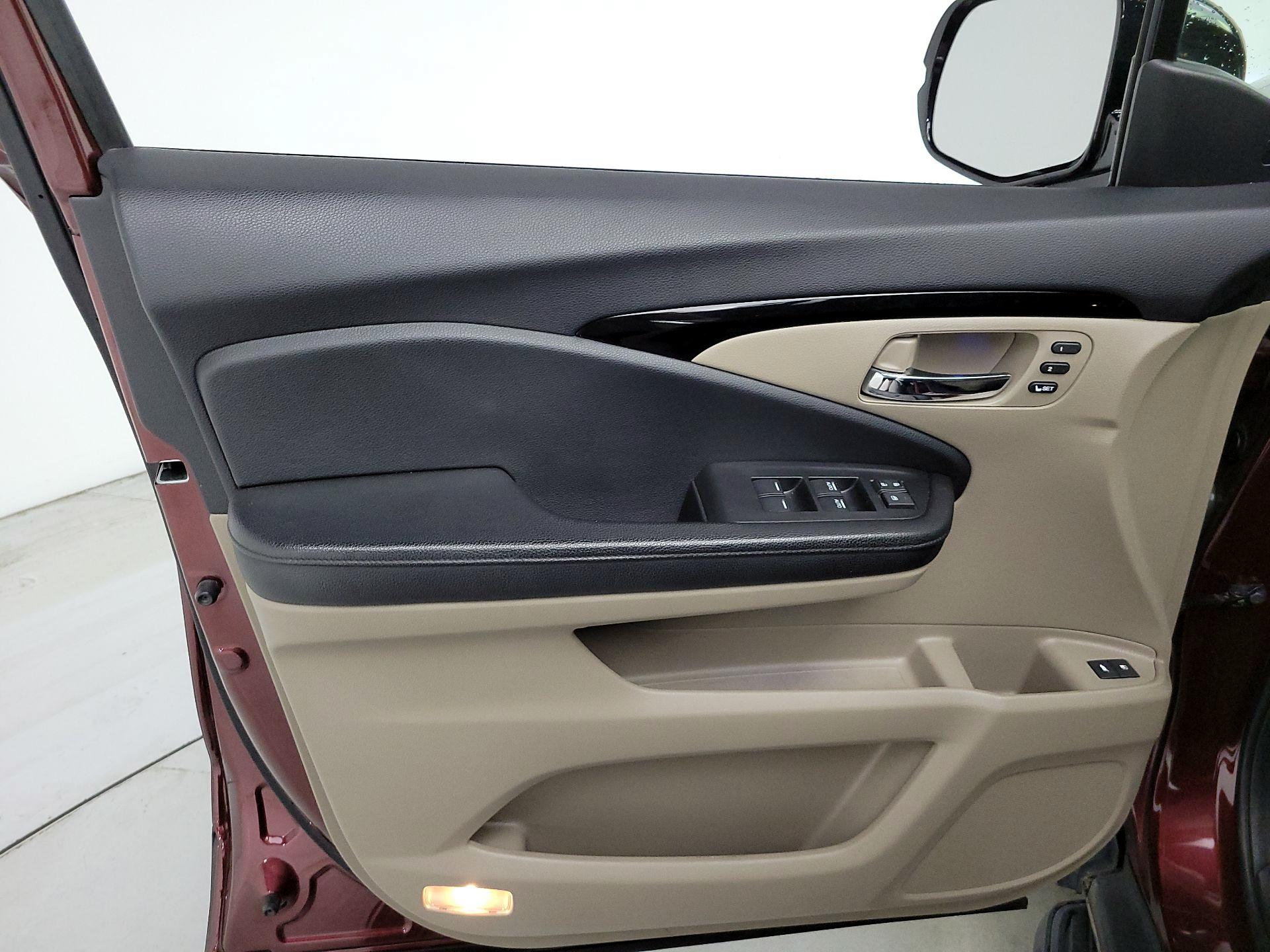 Thumbnail: 2018 Honda Pilot - 12