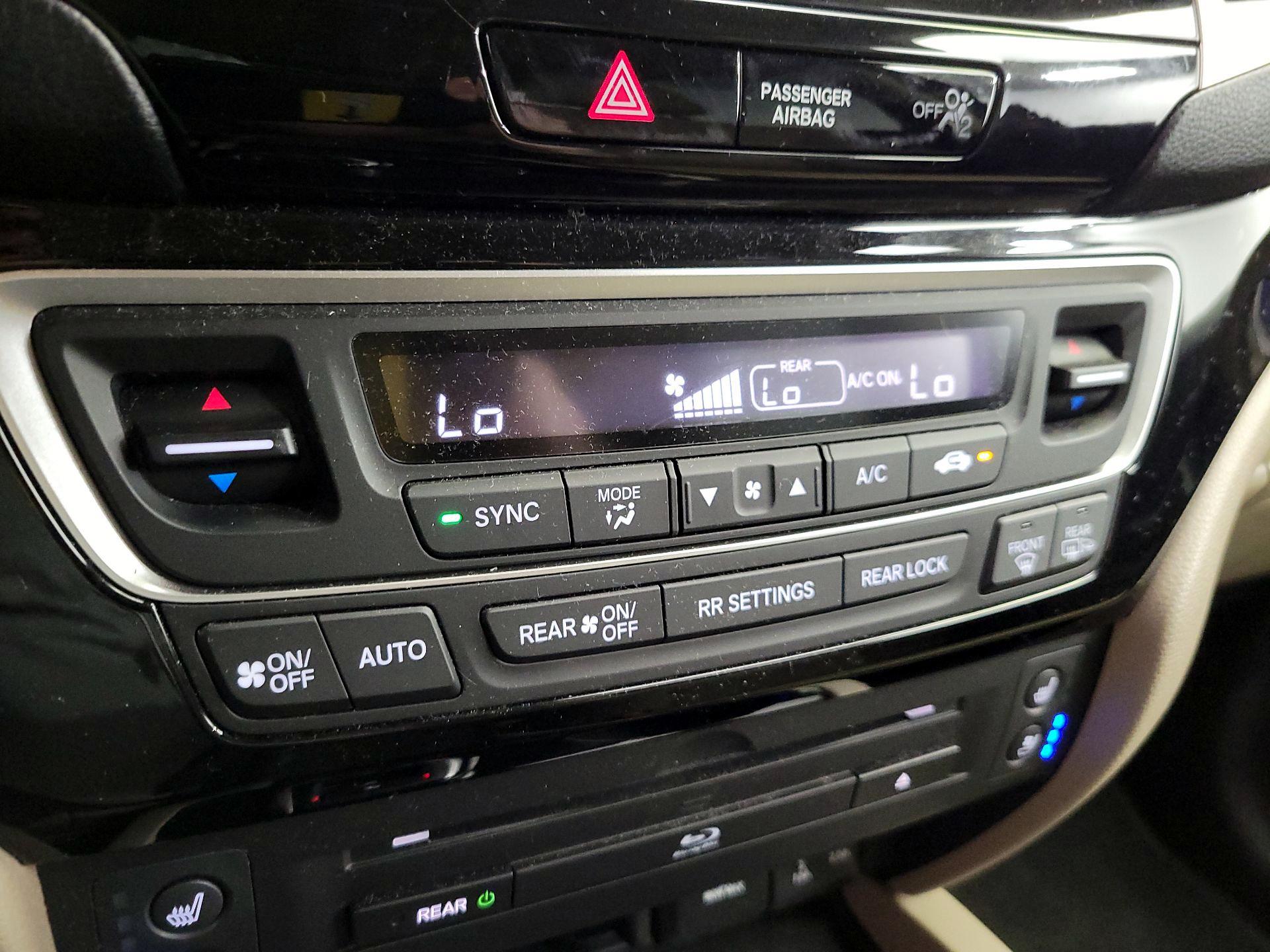 Thumbnail: 2018 Honda Pilot - 17