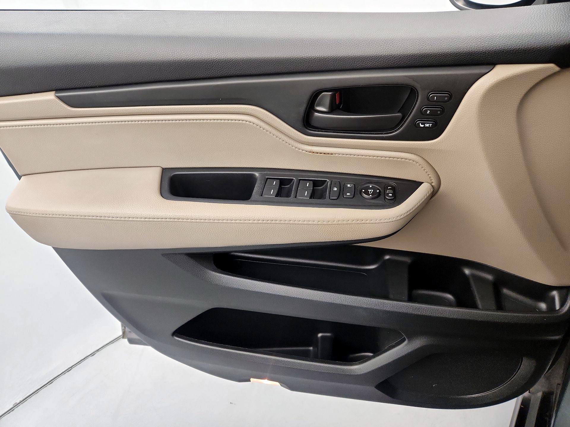 Thumbnail: 2019 Honda Odyssey - 12