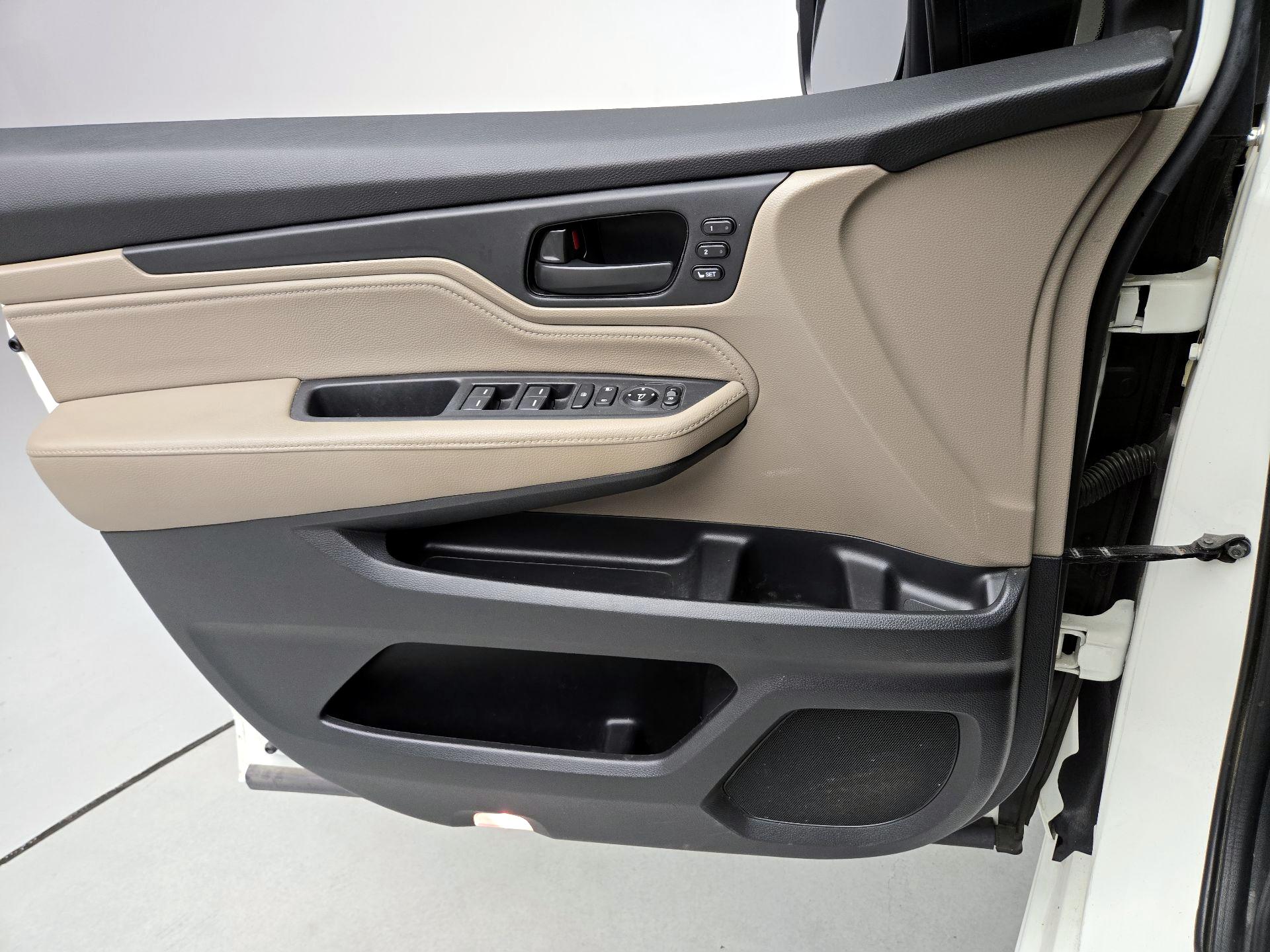 Thumbnail: 2018 Honda Odyssey - 12