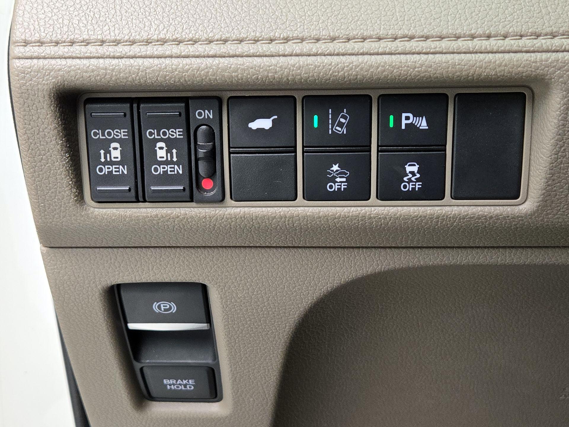 Thumbnail: 2018 Honda Odyssey - 13