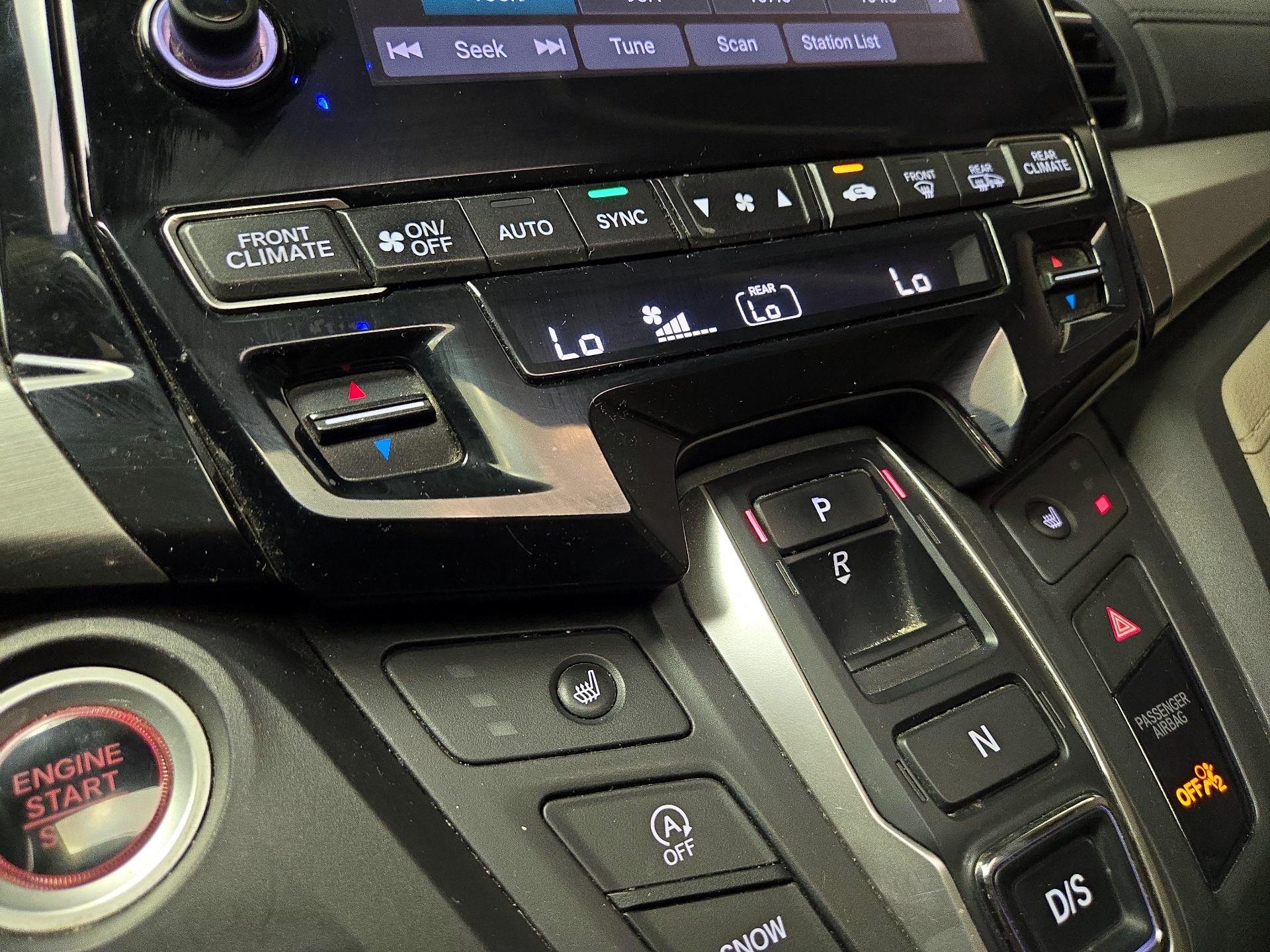 Thumbnail: 2018 Honda Odyssey - 17