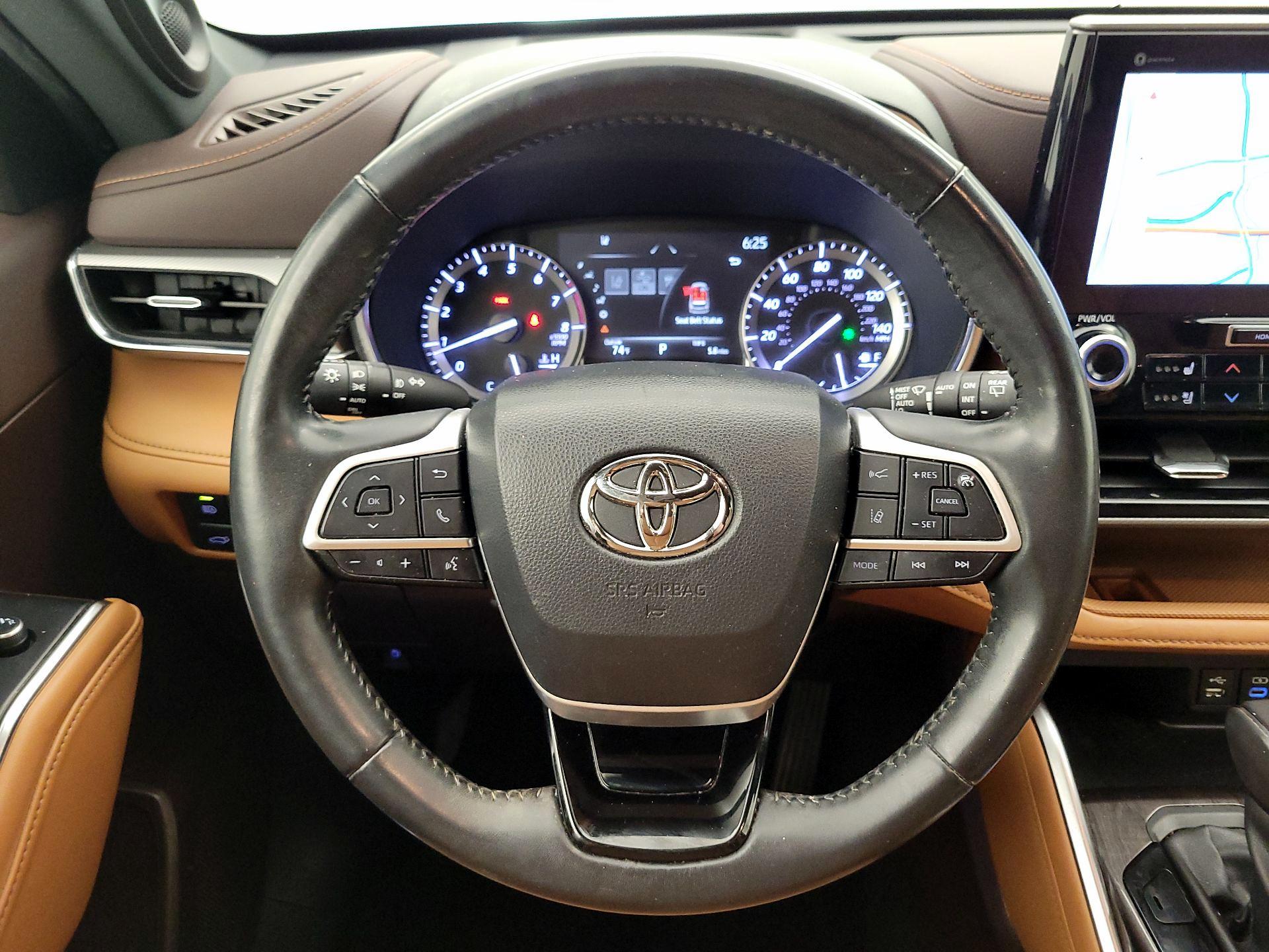 Thumbnail: 2022 Toyota Highlander - 10