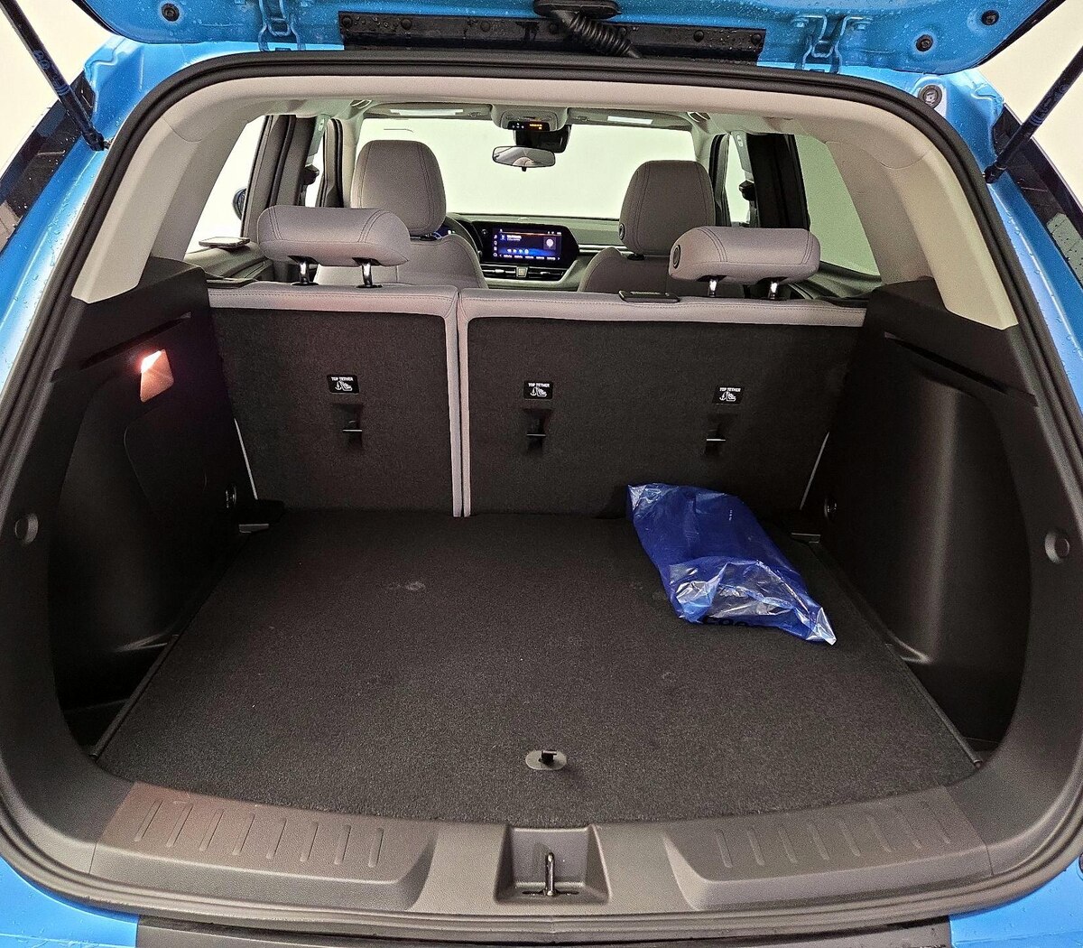 Trunk/Cargo (Seats Up)