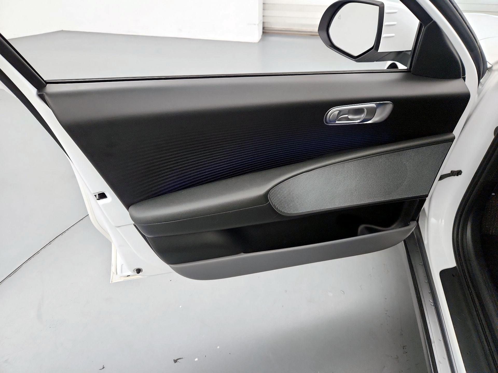 Thumbnail: 2023 Hyundai Ioniq 6 - 12