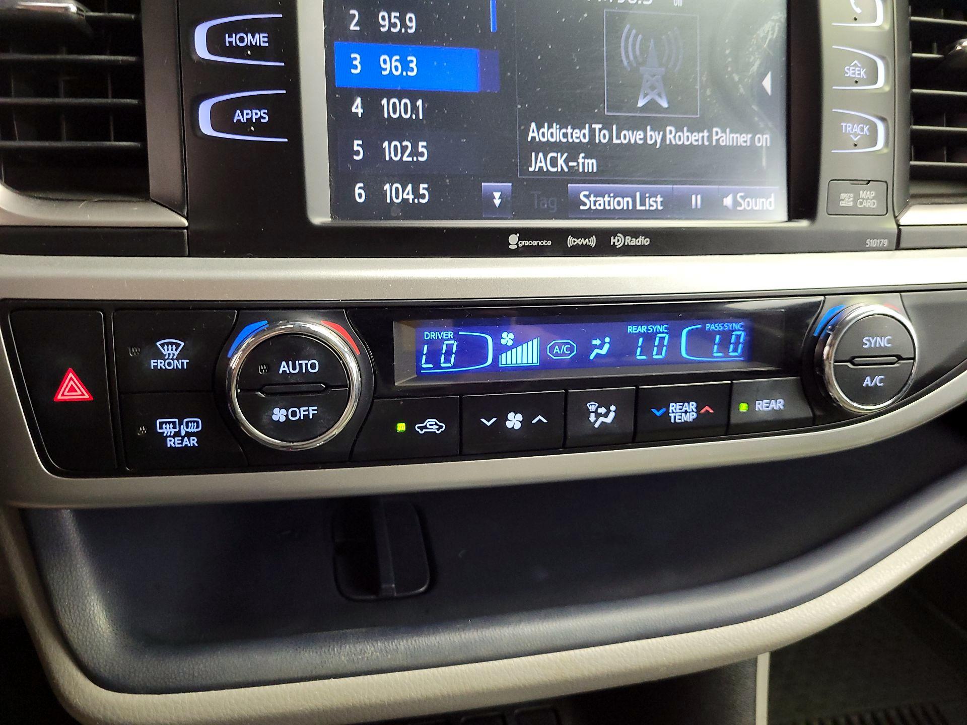 Thumbnail: 2018 Toyota Highlander - 16