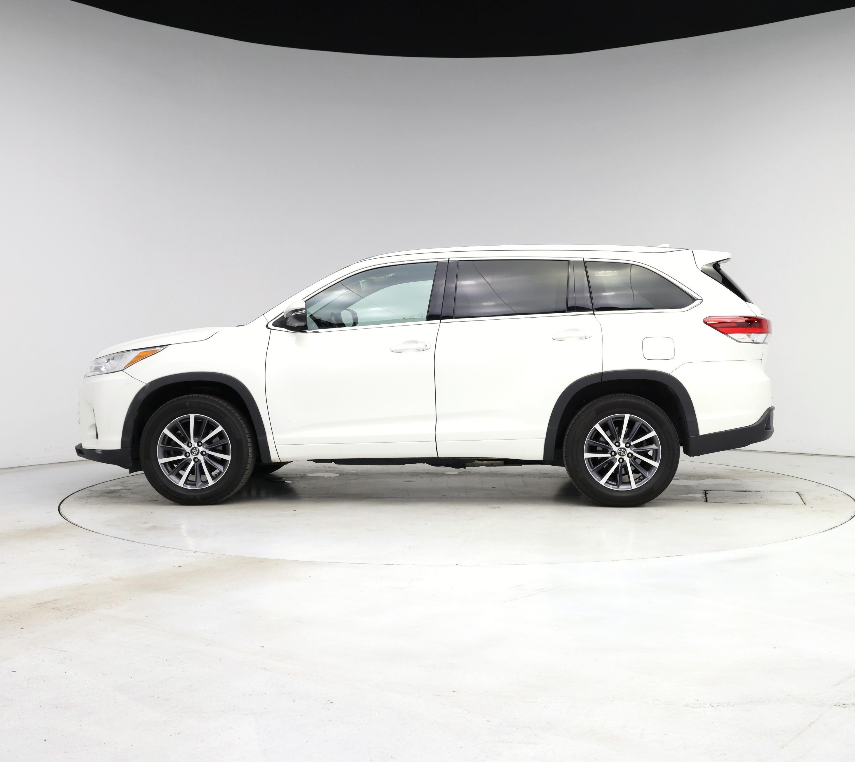 Thumbnail: 2018 Toyota Highlander - 3
