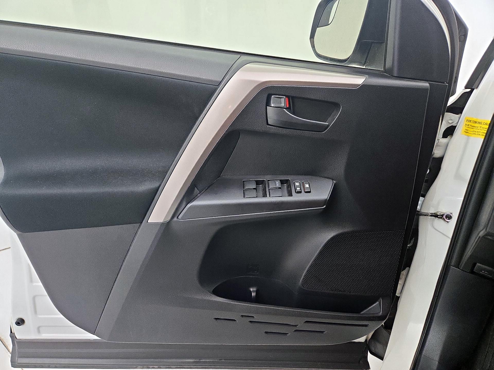 Thumbnail: 2018 Toyota RAV4 - 12