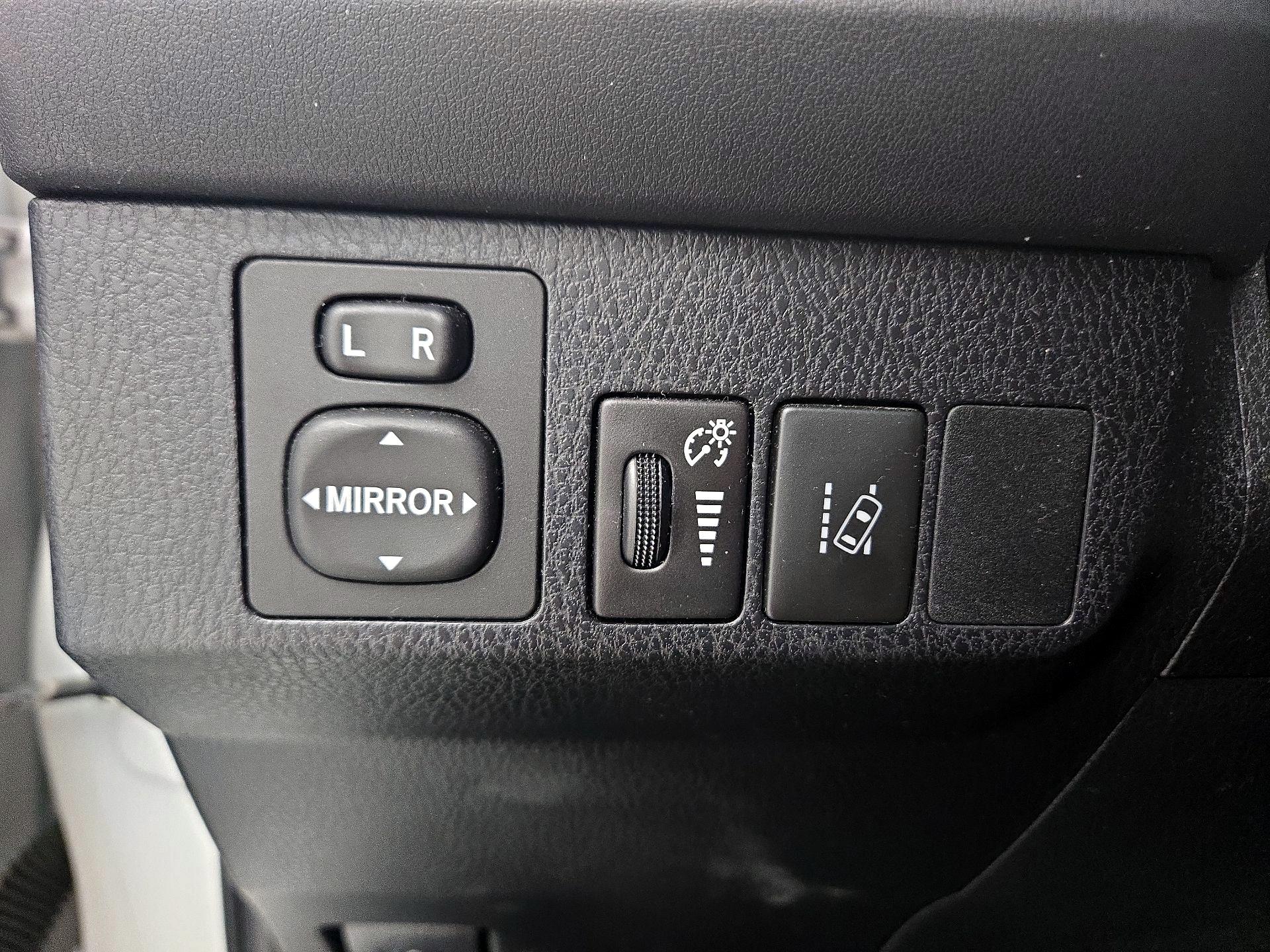 Thumbnail: 2018 Toyota RAV4 - 13