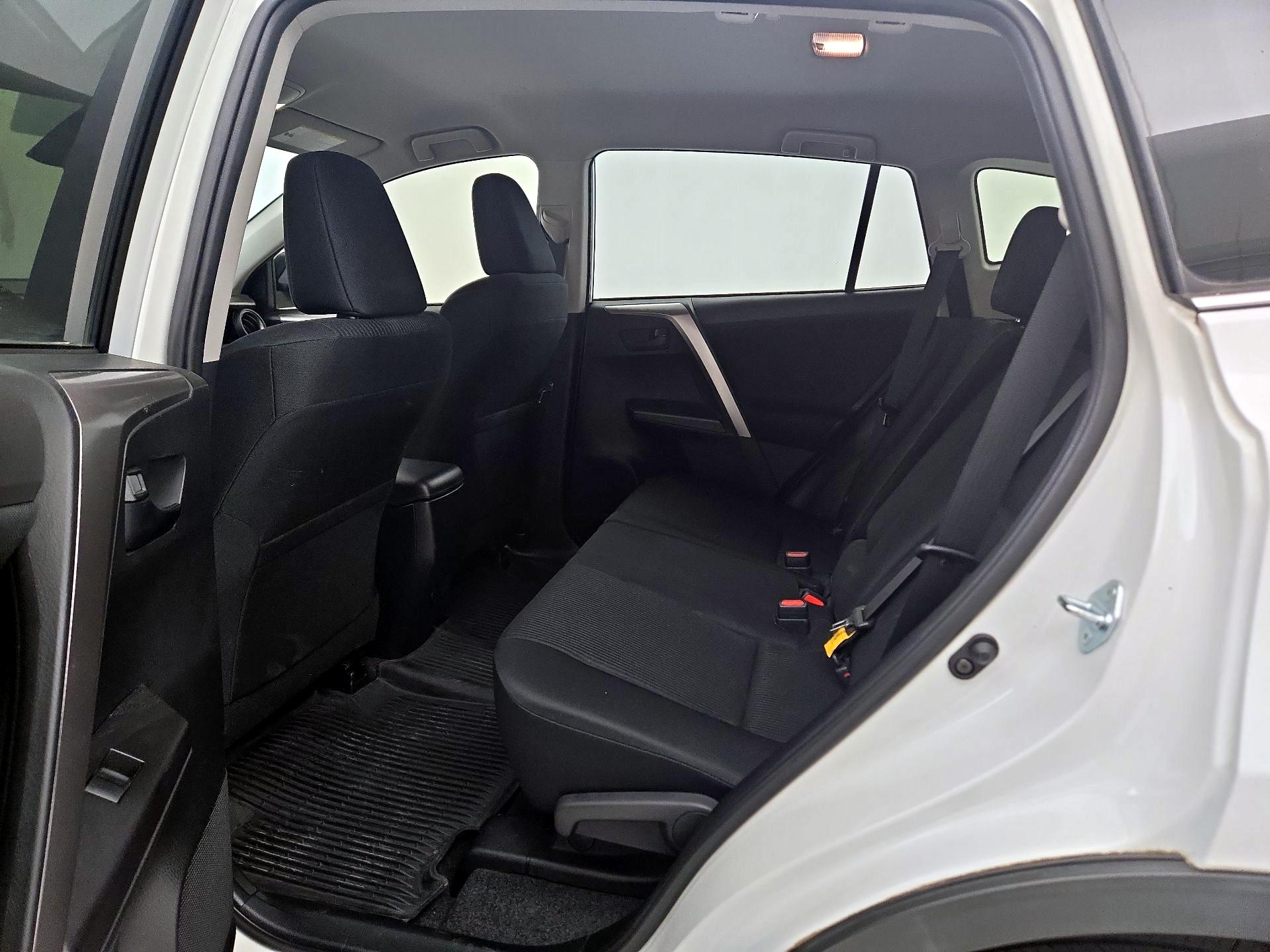 Thumbnail: 2018 Toyota RAV4 - 19