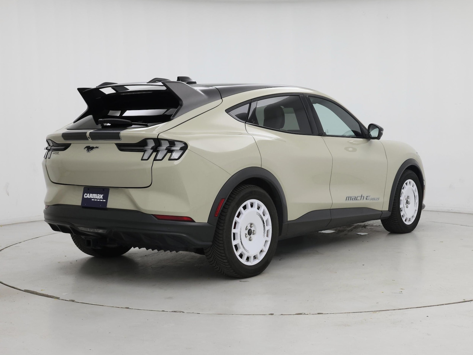 2025 Ford Mustang Mach-E GT AWD - Photo 9