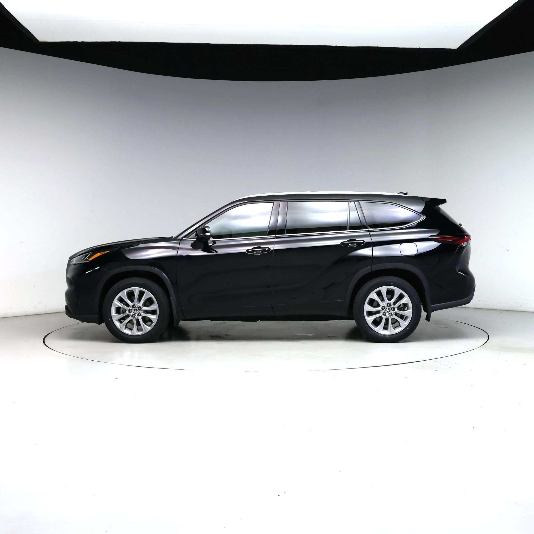 Thumbnail: 2024 Toyota Highlander - 3