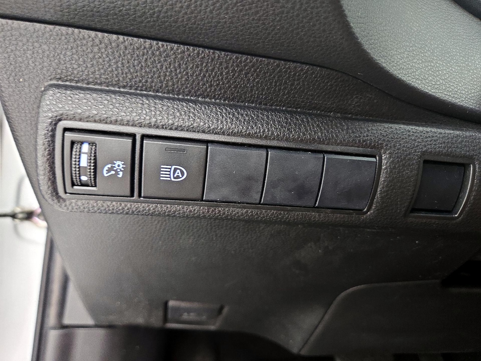 2020 Toyota Corolla LE - Photo 14