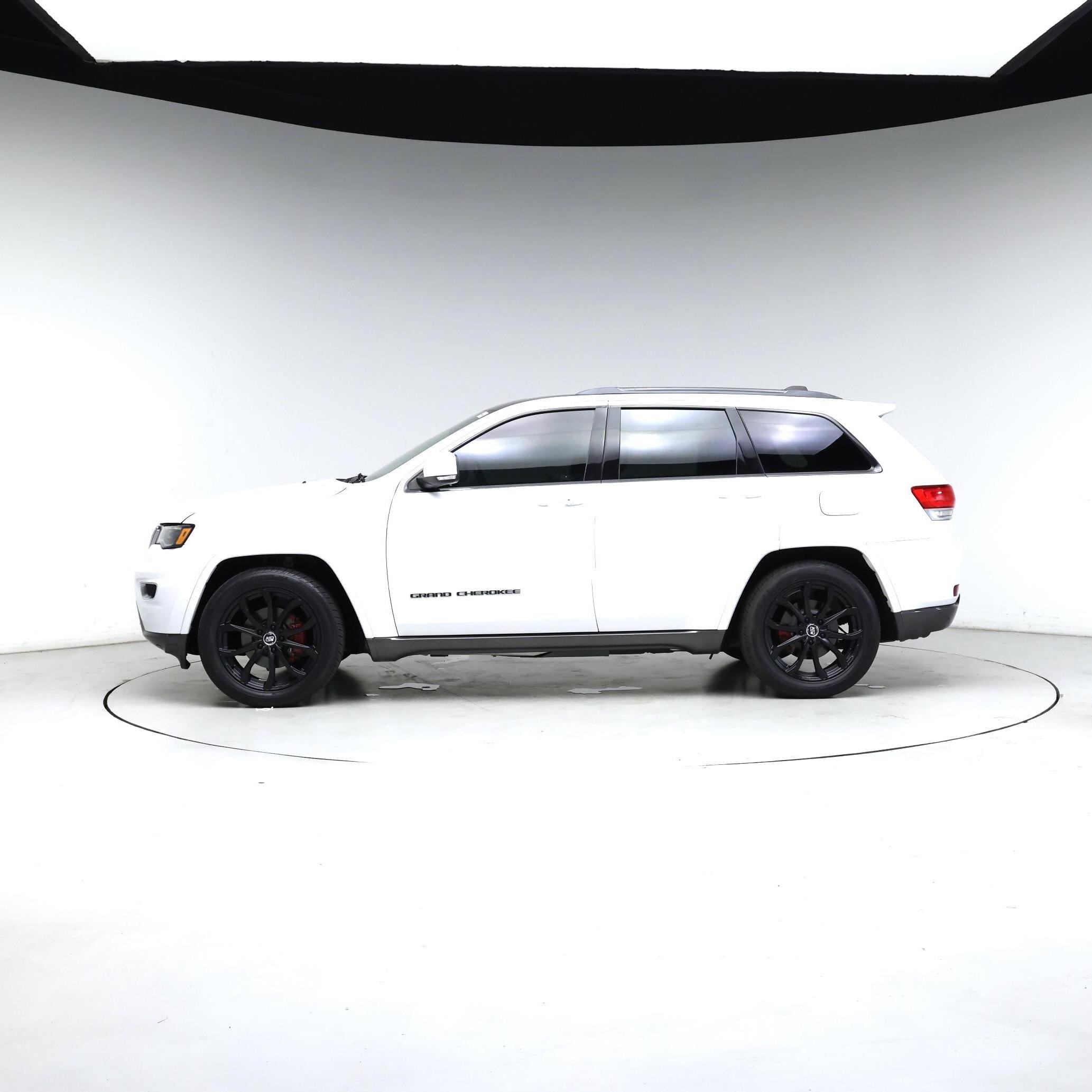 Thumbnail: 2018 Jeep Grand Cherokee - 3