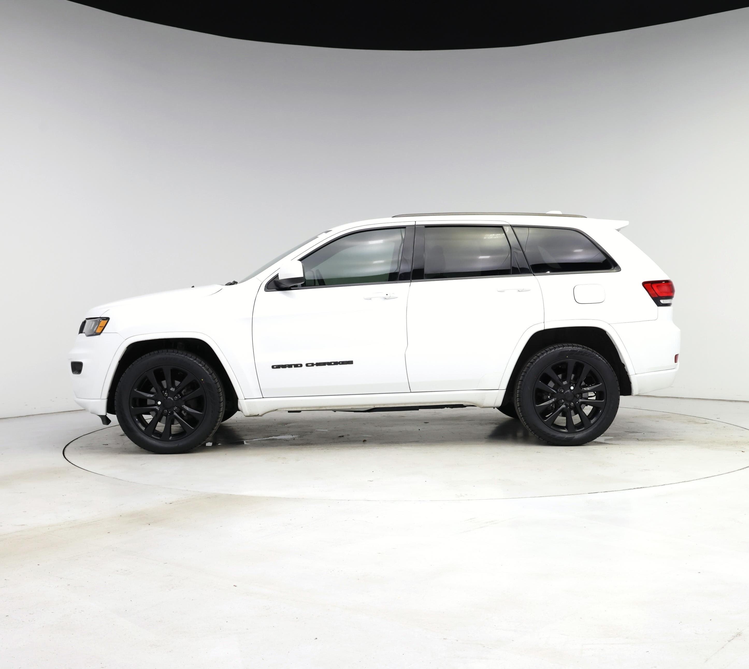 Thumbnail: 2019 Jeep Grand Cherokee - 3