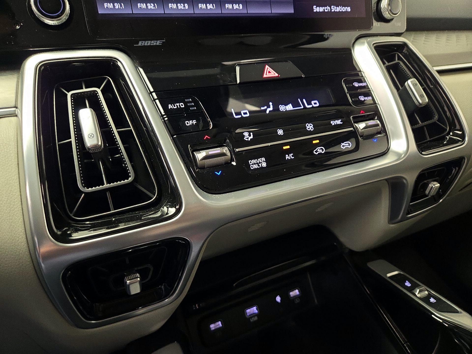 Thumbnail: 2022 Kia Sorento - 17