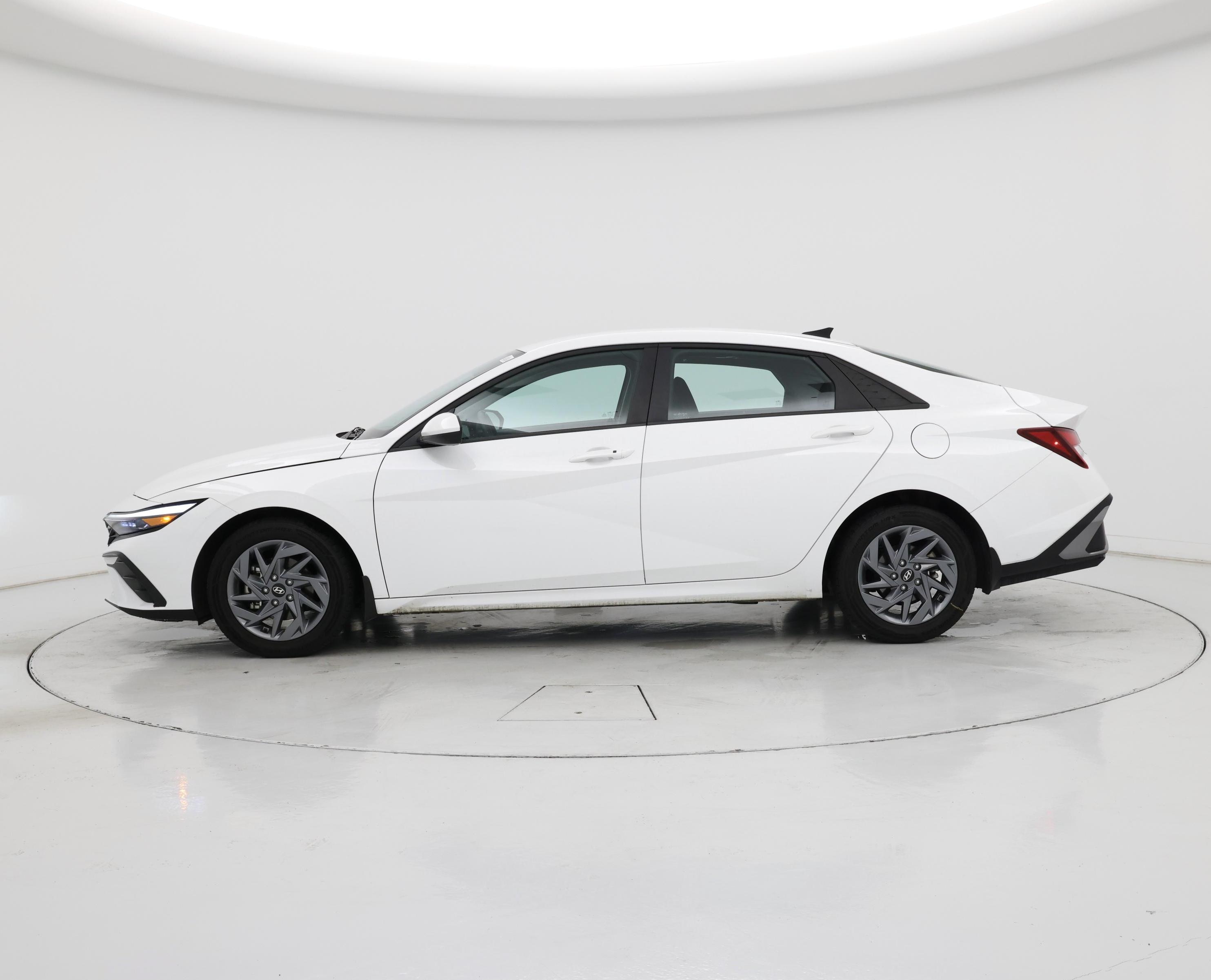 Thumbnail: 2024 Hyundai Elantra - 3